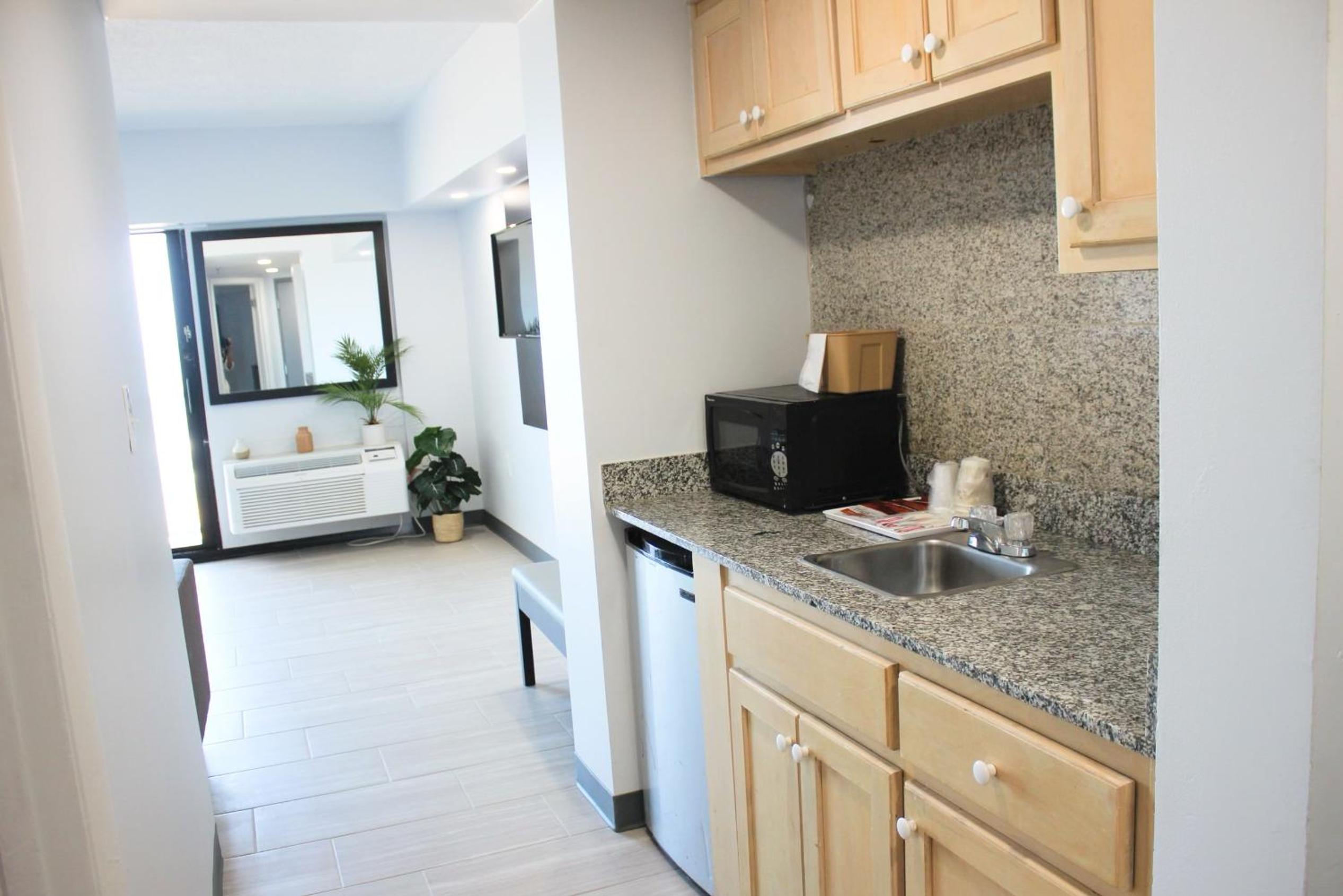 Ocean Front Suite Lower Floor - Photo 13