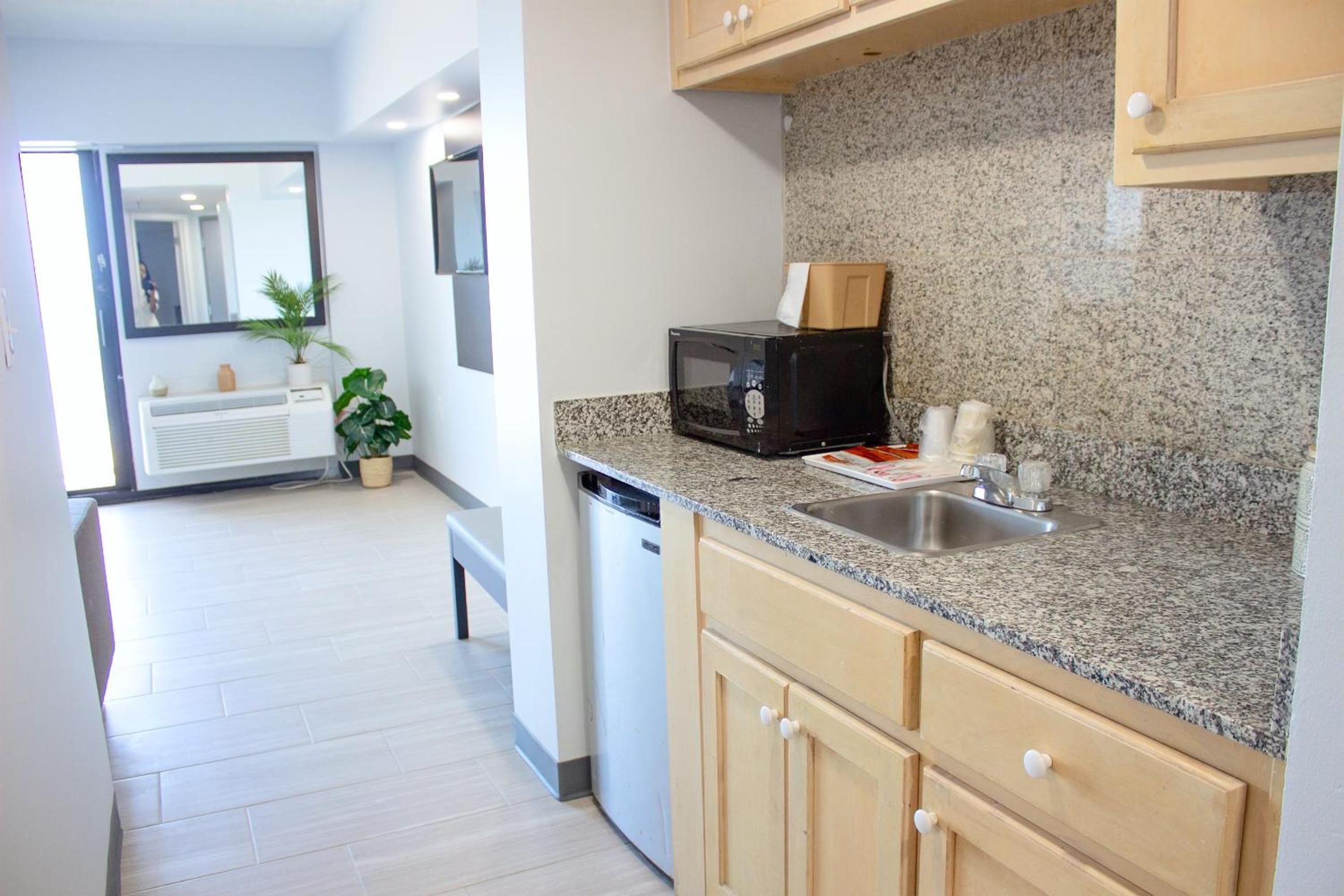Ocean Front Suite Lower Floor - Photo 2