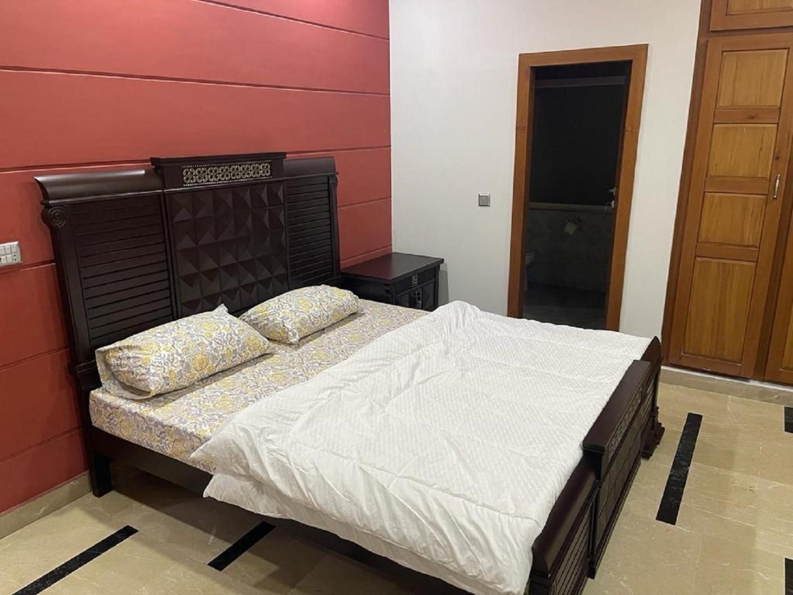 Deluxe Double Room (2 Adults + 1 Child) photo 2