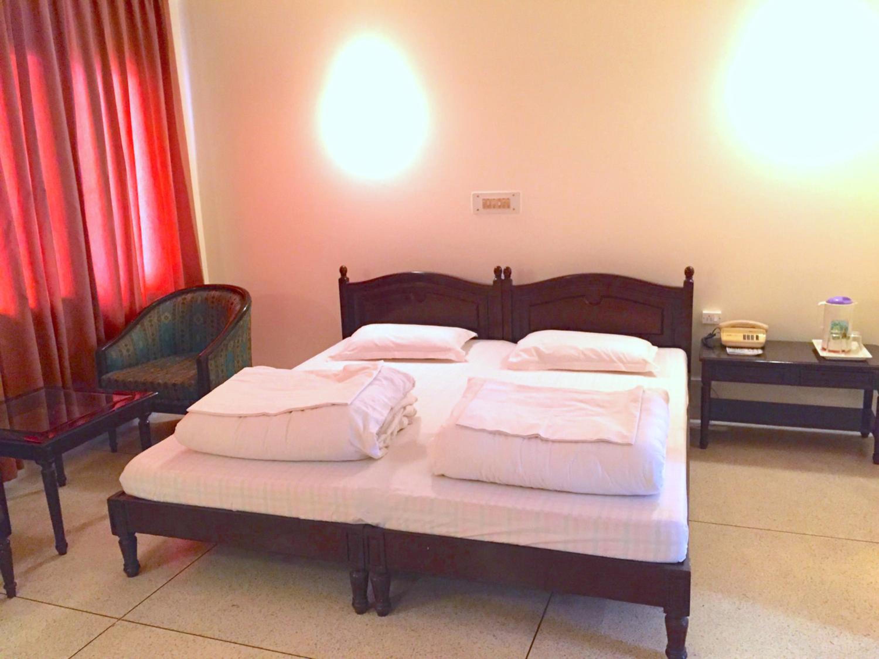 Deluxe Double Room (2 Adults + 1 Child) photo 3