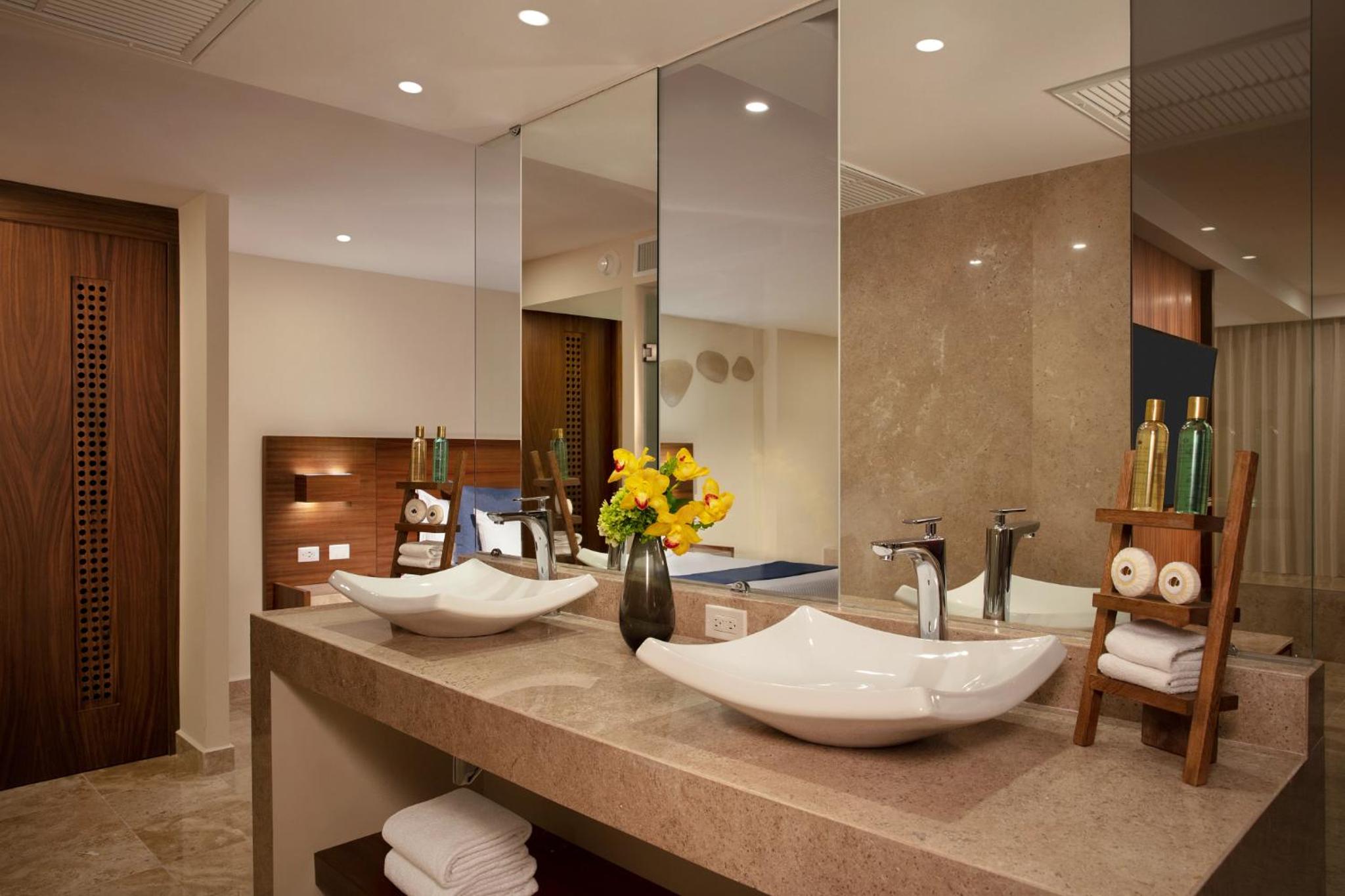 Preferred Club Honeymoon Plunge Pool Suite - Adults only thumbnail 5