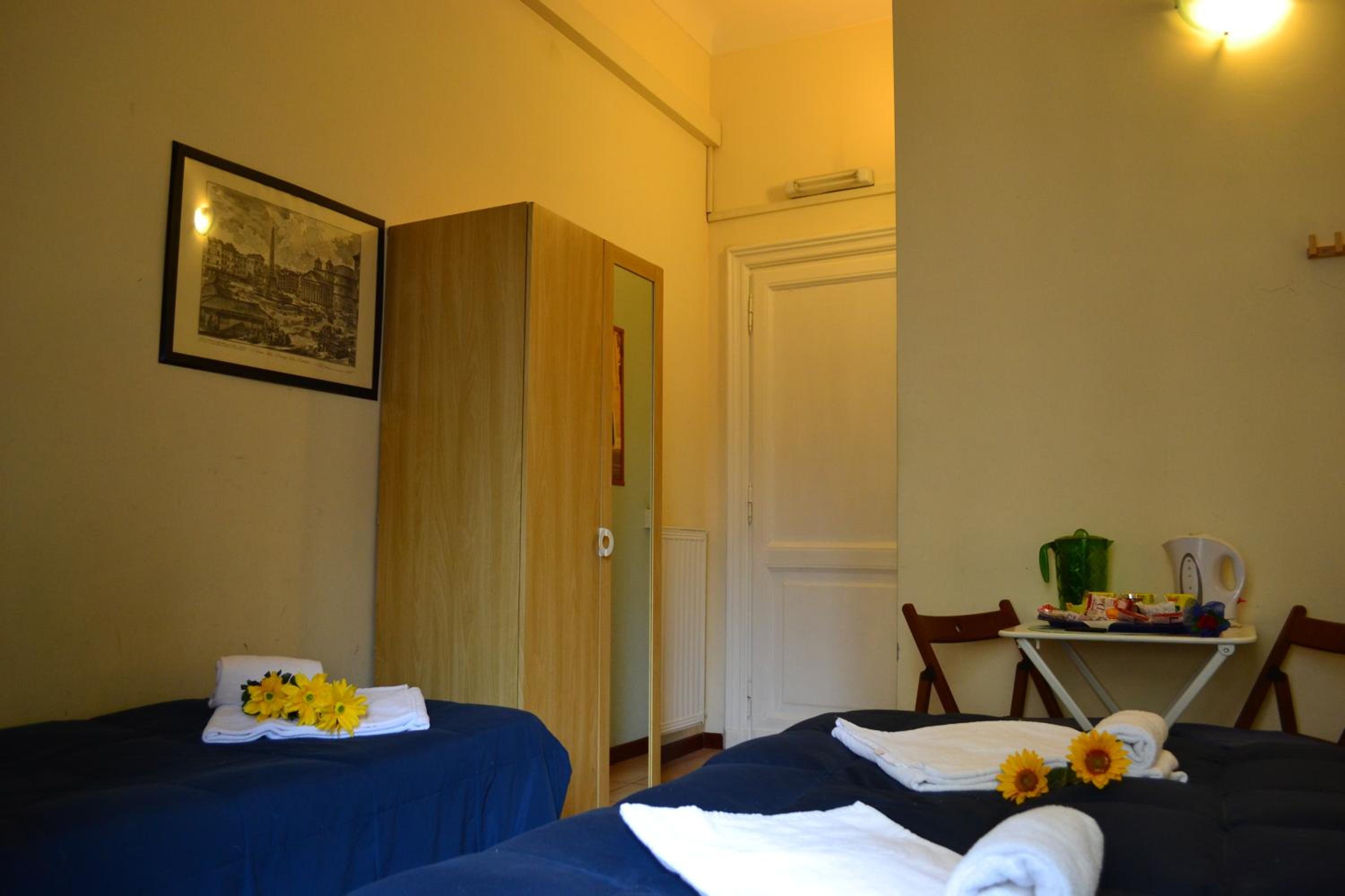 Triple Room with Private External Bathroom photo 1