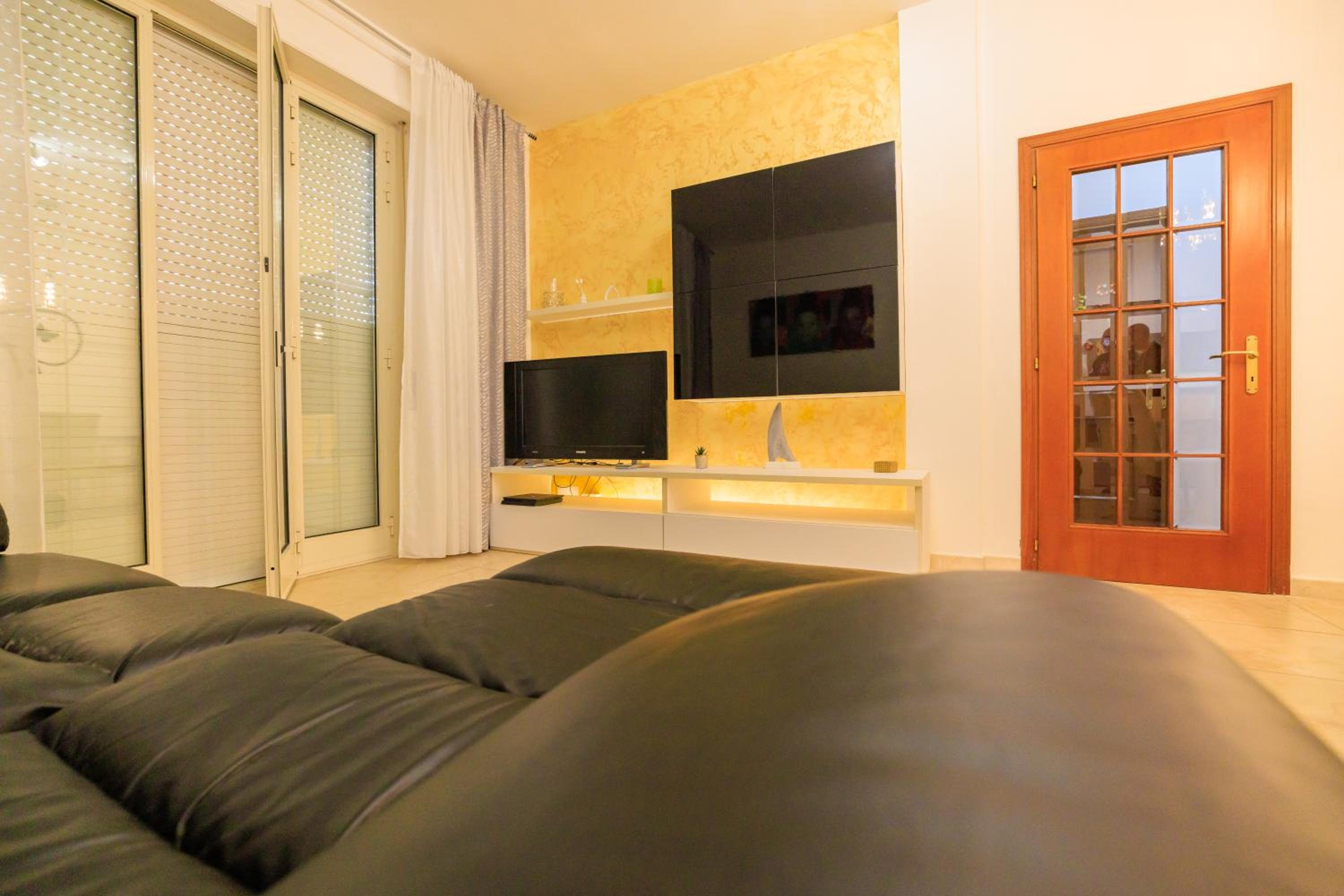 One-Bedroom Apartment photo 3