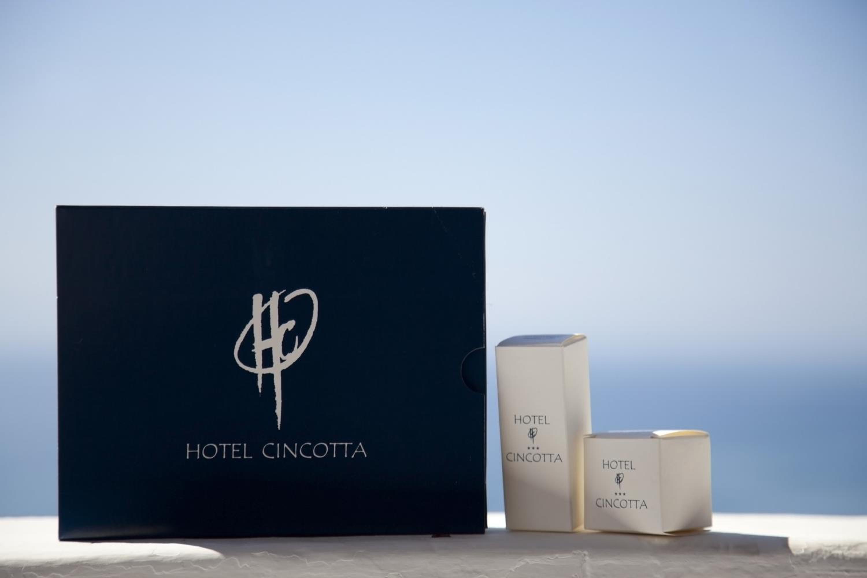 Double or Twin Room with Sea View - Photo 2