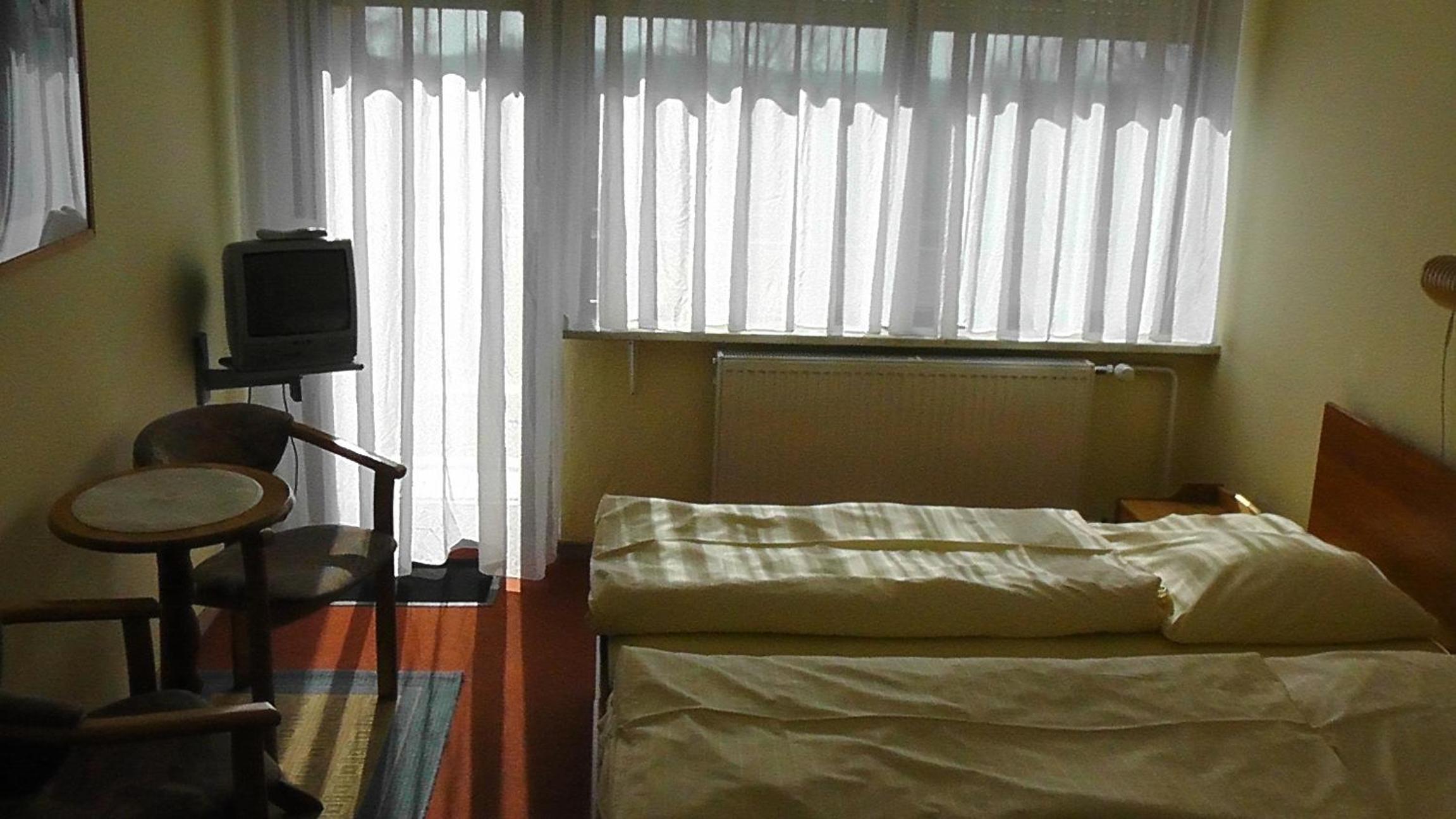 Double Room with Shared Bathroom photo 3