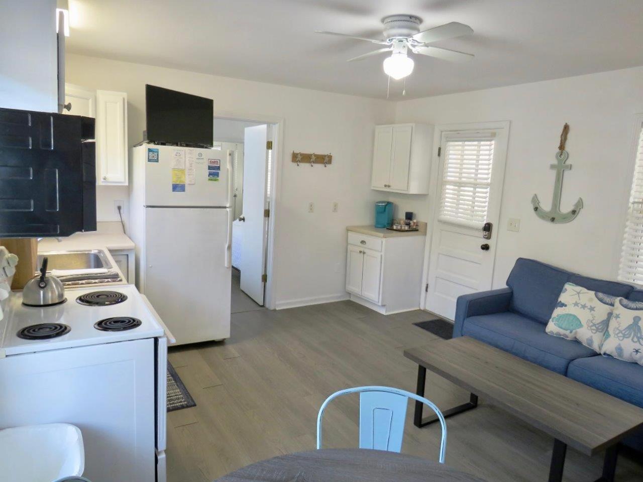 Two-Bedroom Suite - Photo 4