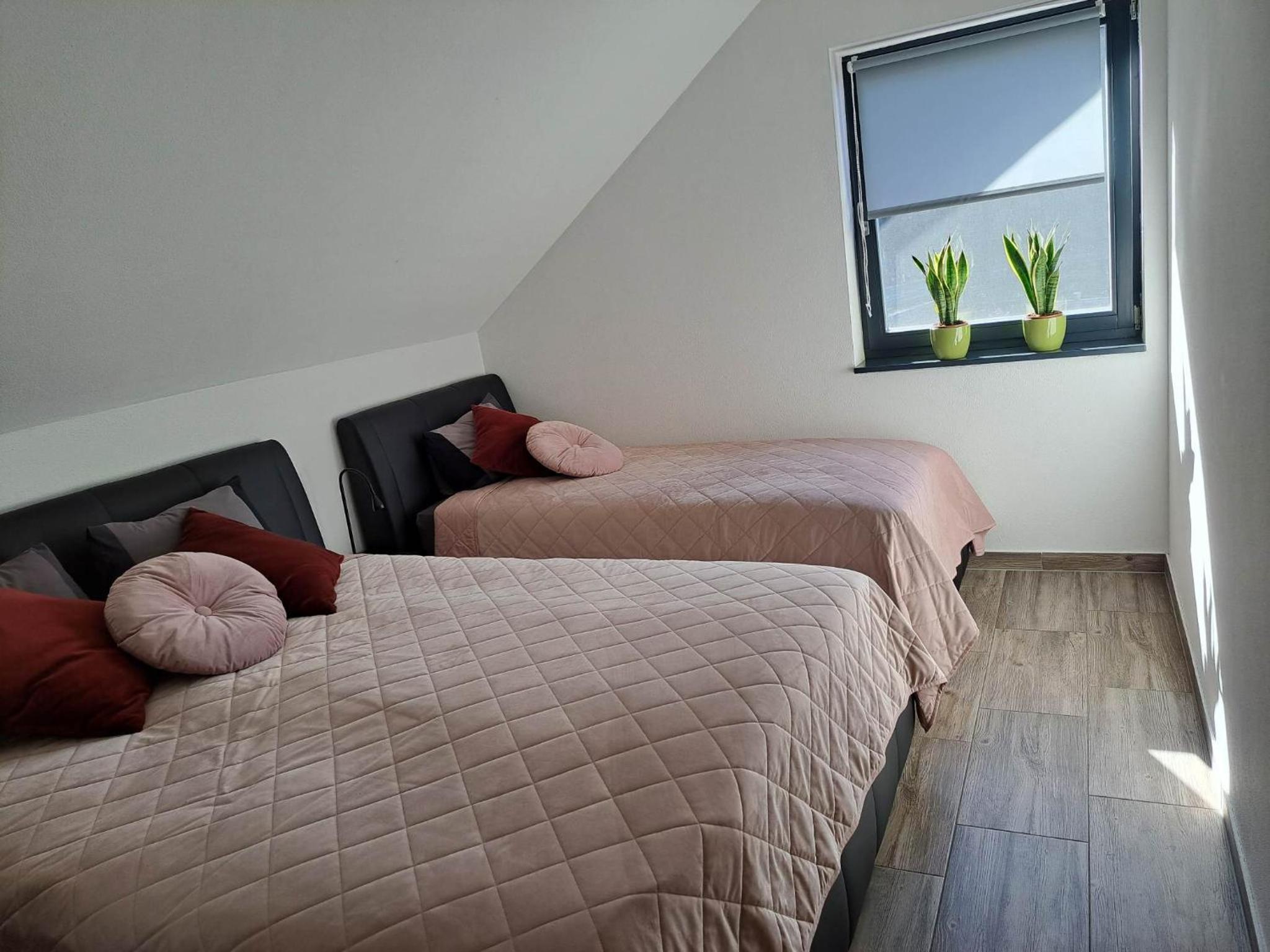 One-Bedroom Apartment - Photo 3
