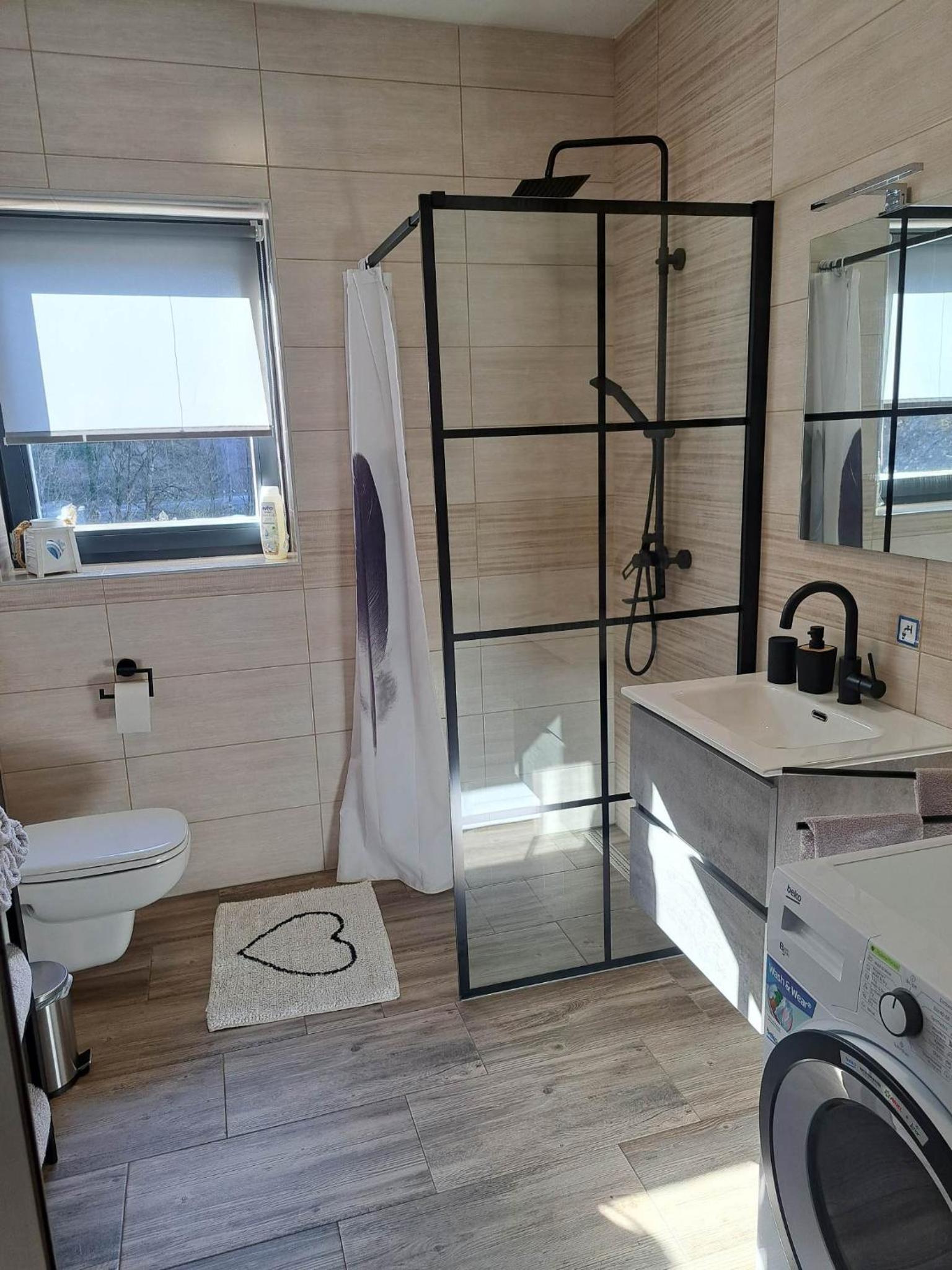 One-Bedroom Apartment - Photo 2