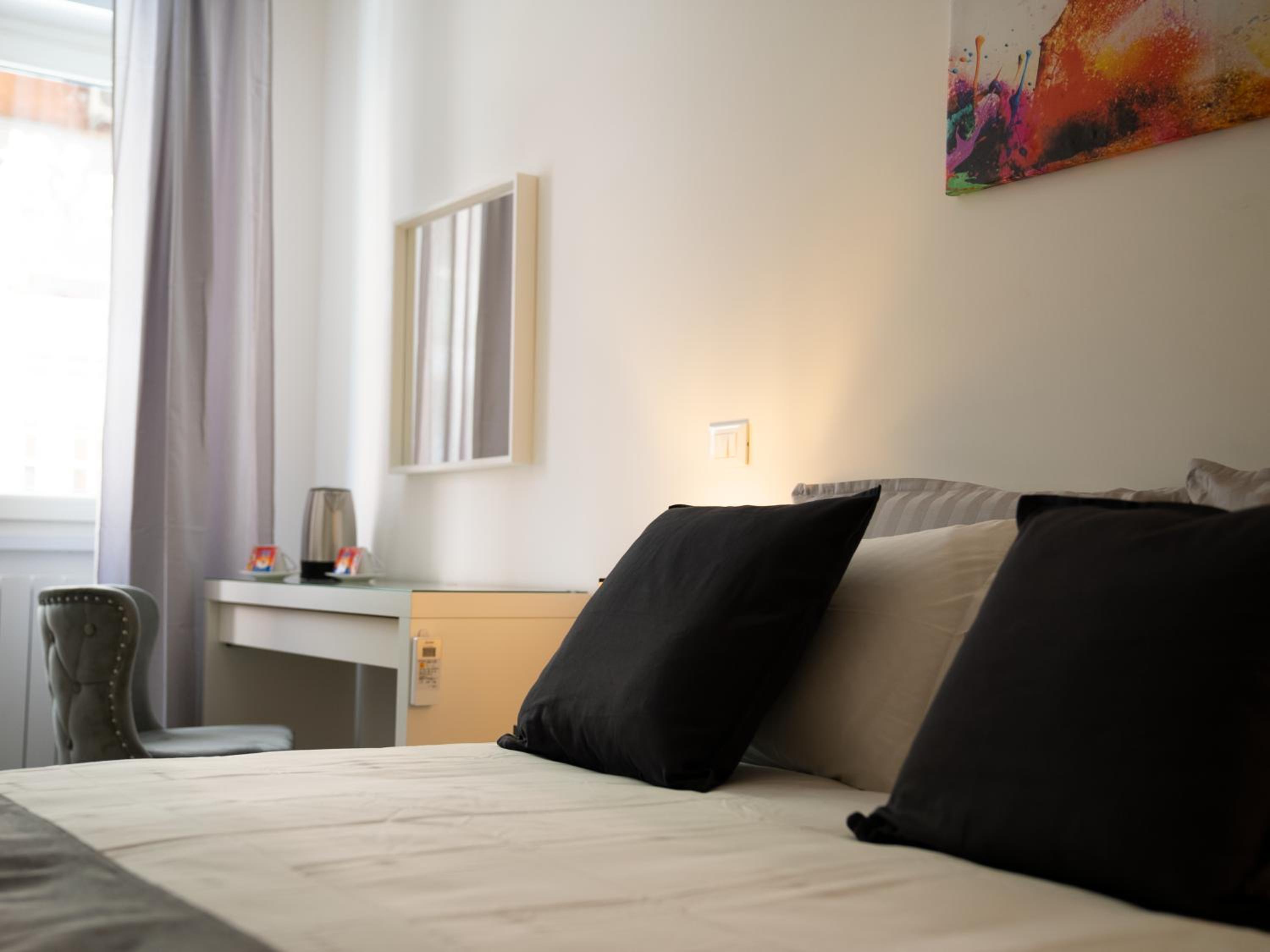 Double Room with Private Bathroom photo 2