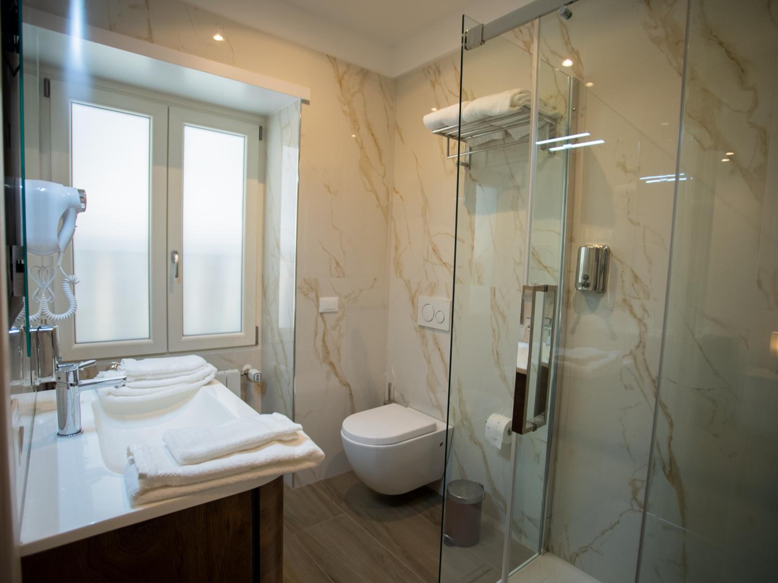 Triple Room with Private Bathroom photo 3