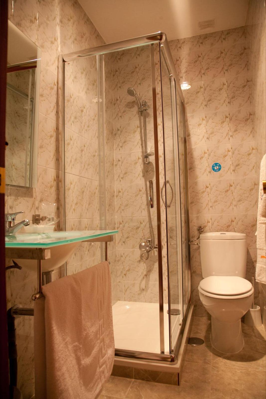 Triple Room - Photo 8