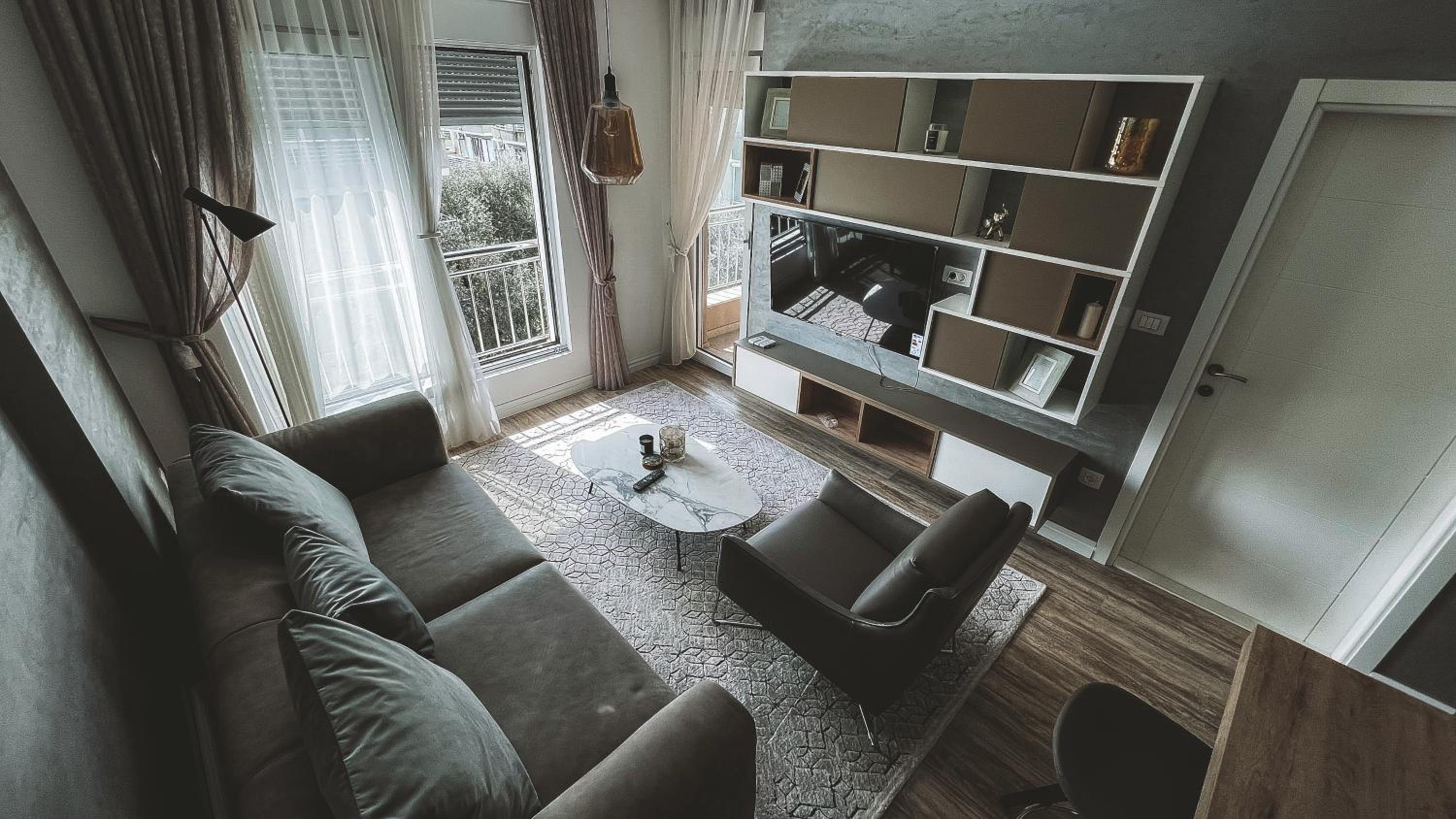 One-Bedroom Apartment photo 1