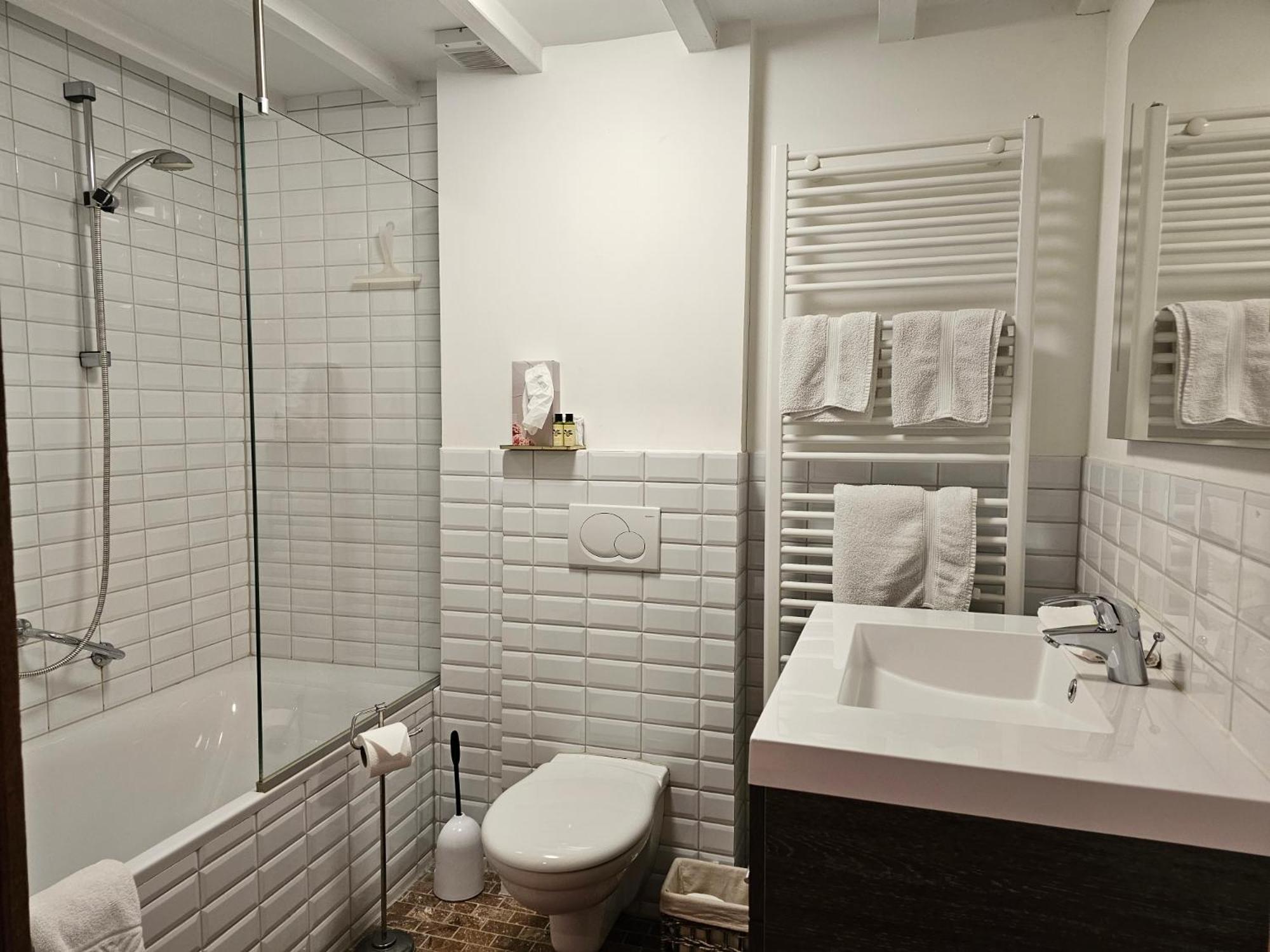 Deluxe Double Room with Extra Bed photo 2
