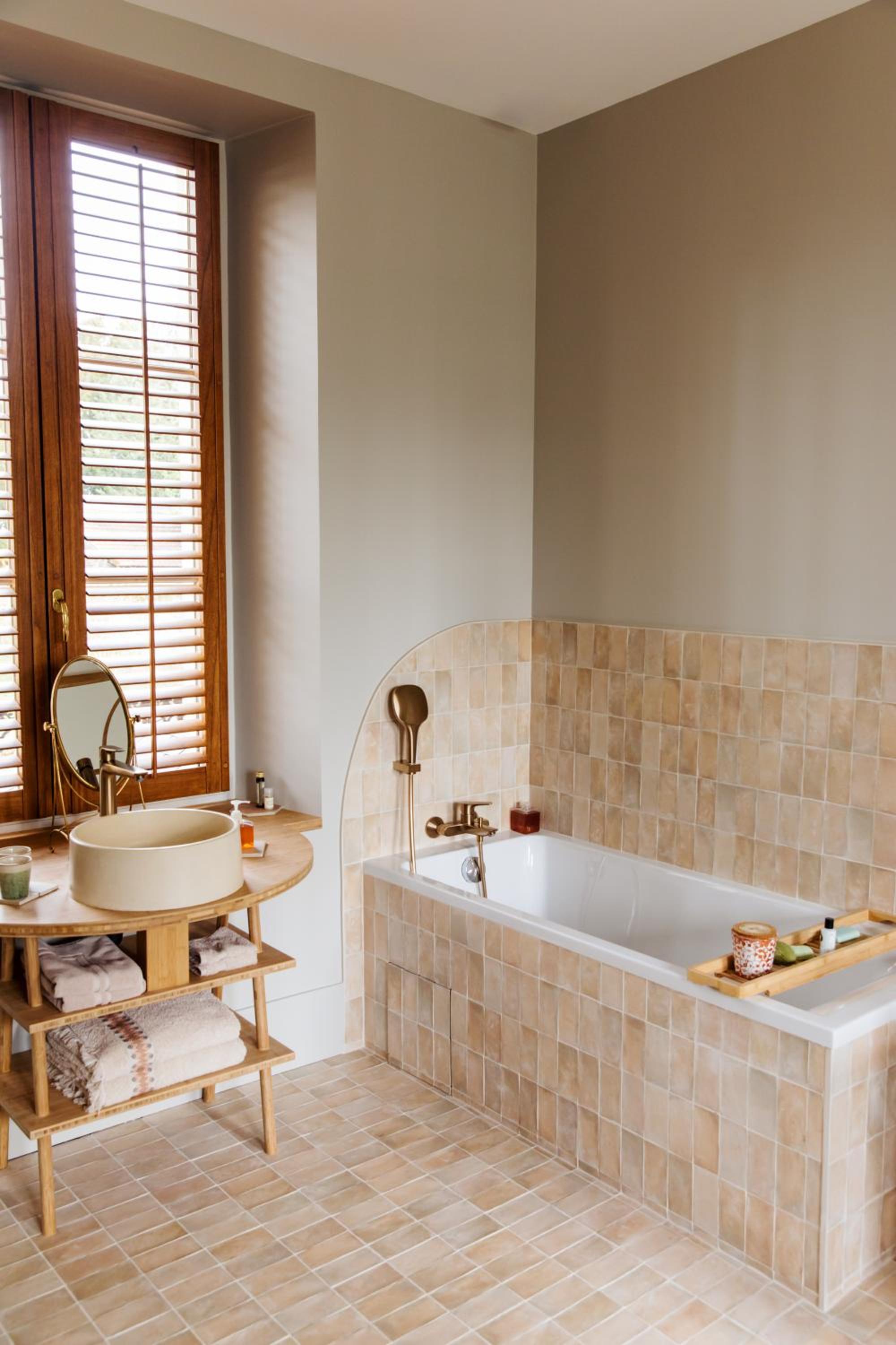 Deluxe Double Room with Bath - Photo 6