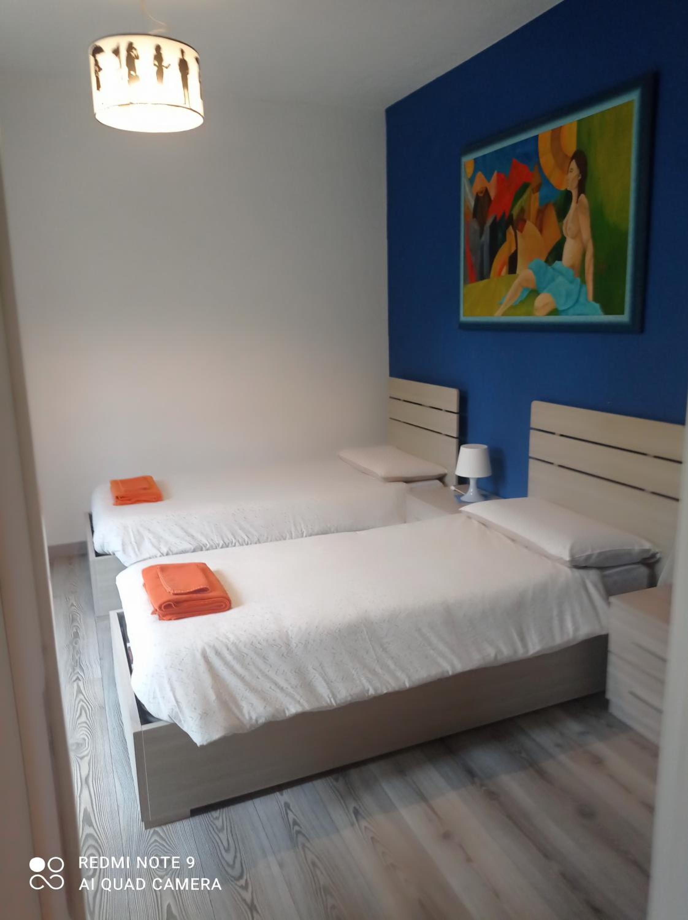 Twin Room with Private Bathroom photo 2