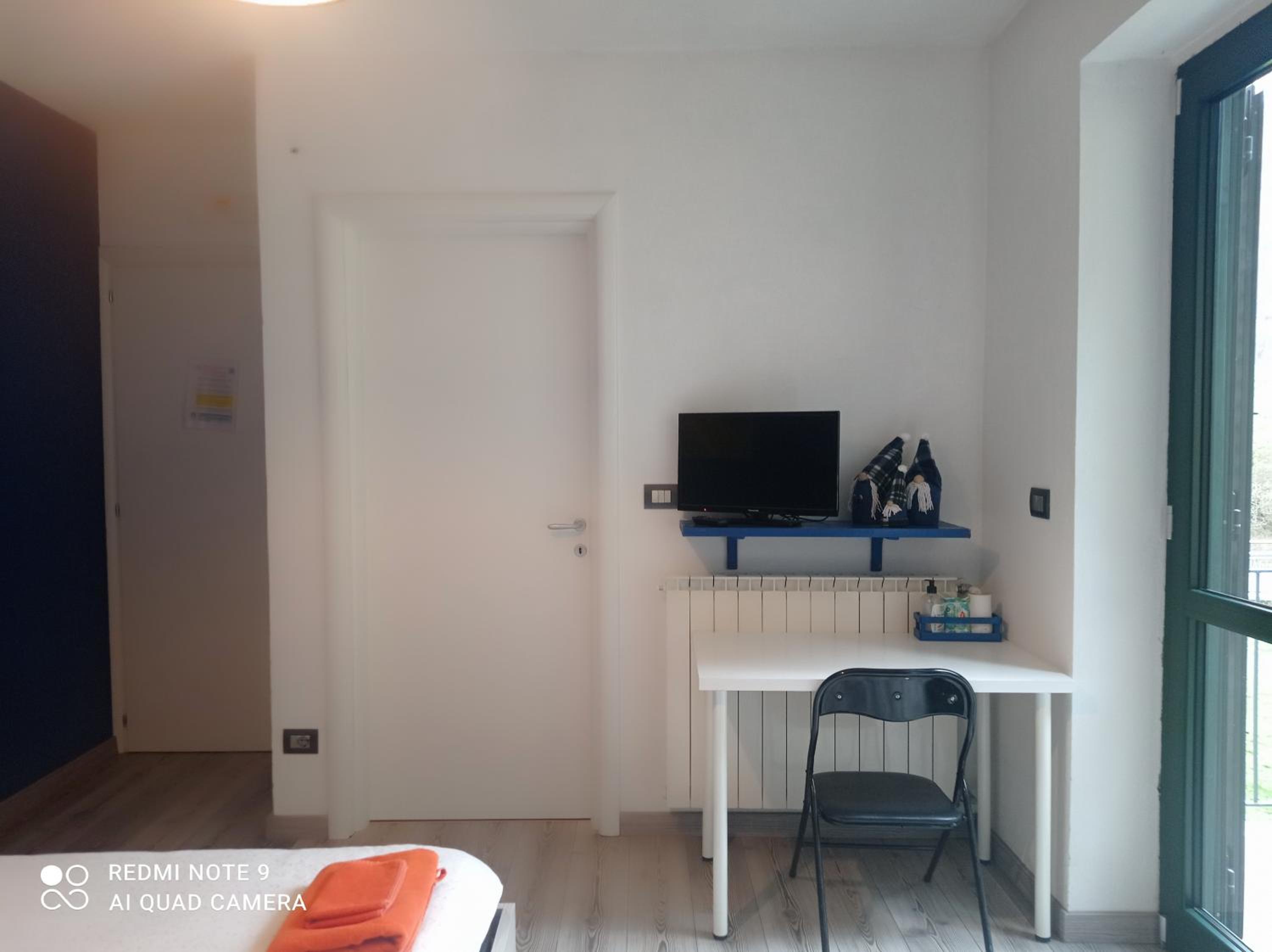 Twin Room with Private Bathroom photo 3