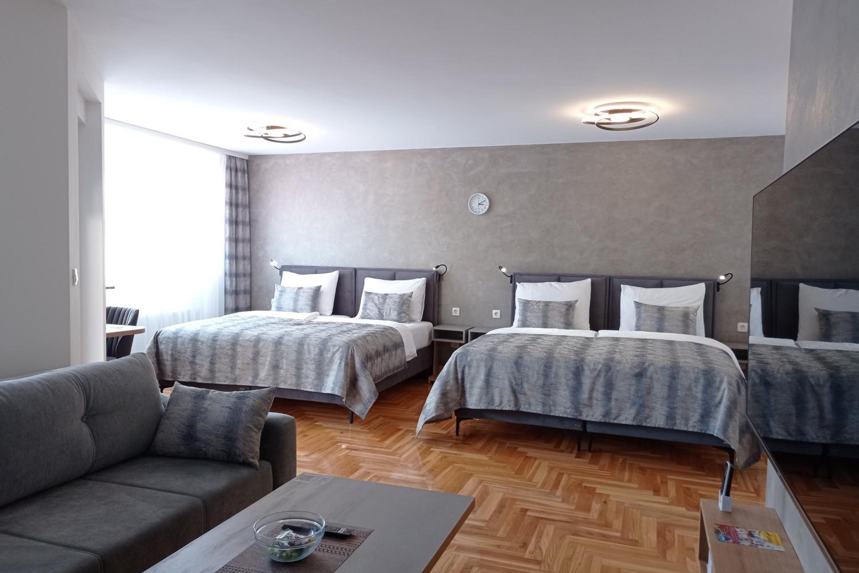 Apartment with Mountain View photo 2