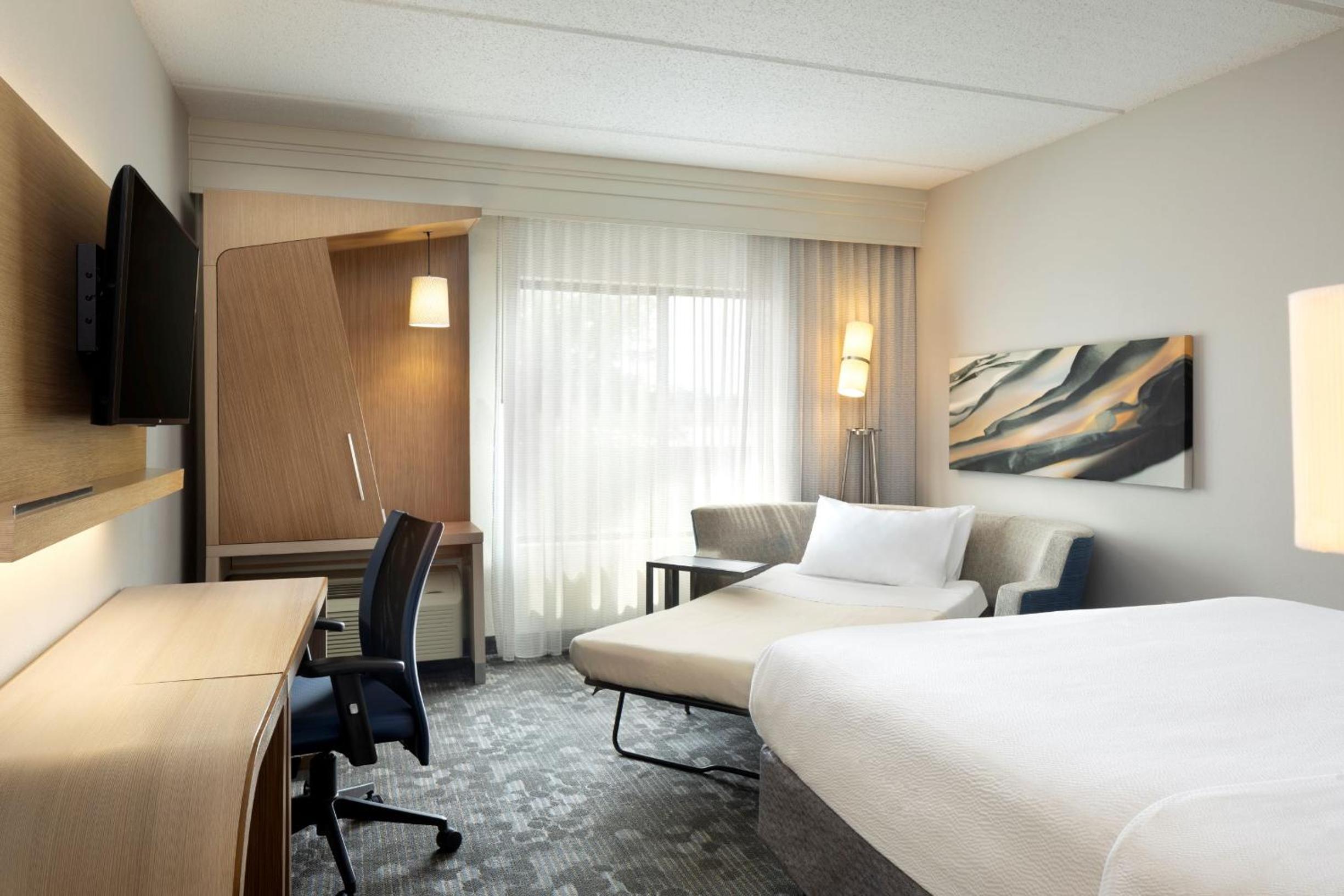 King Room with Sofa Bed - Photo 1