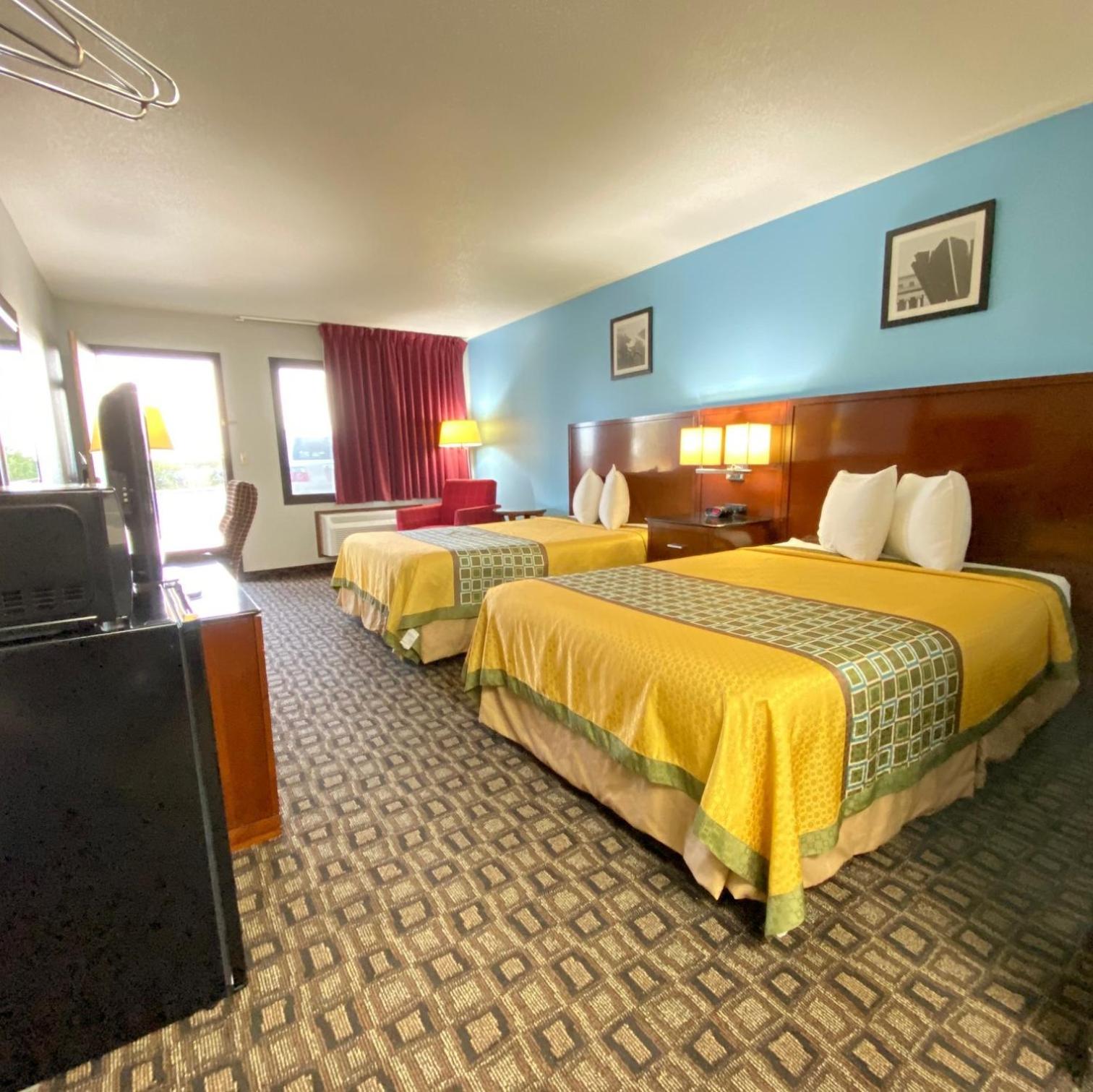 Deluxe Double Room (2 Adults + 1 Child) photo 2