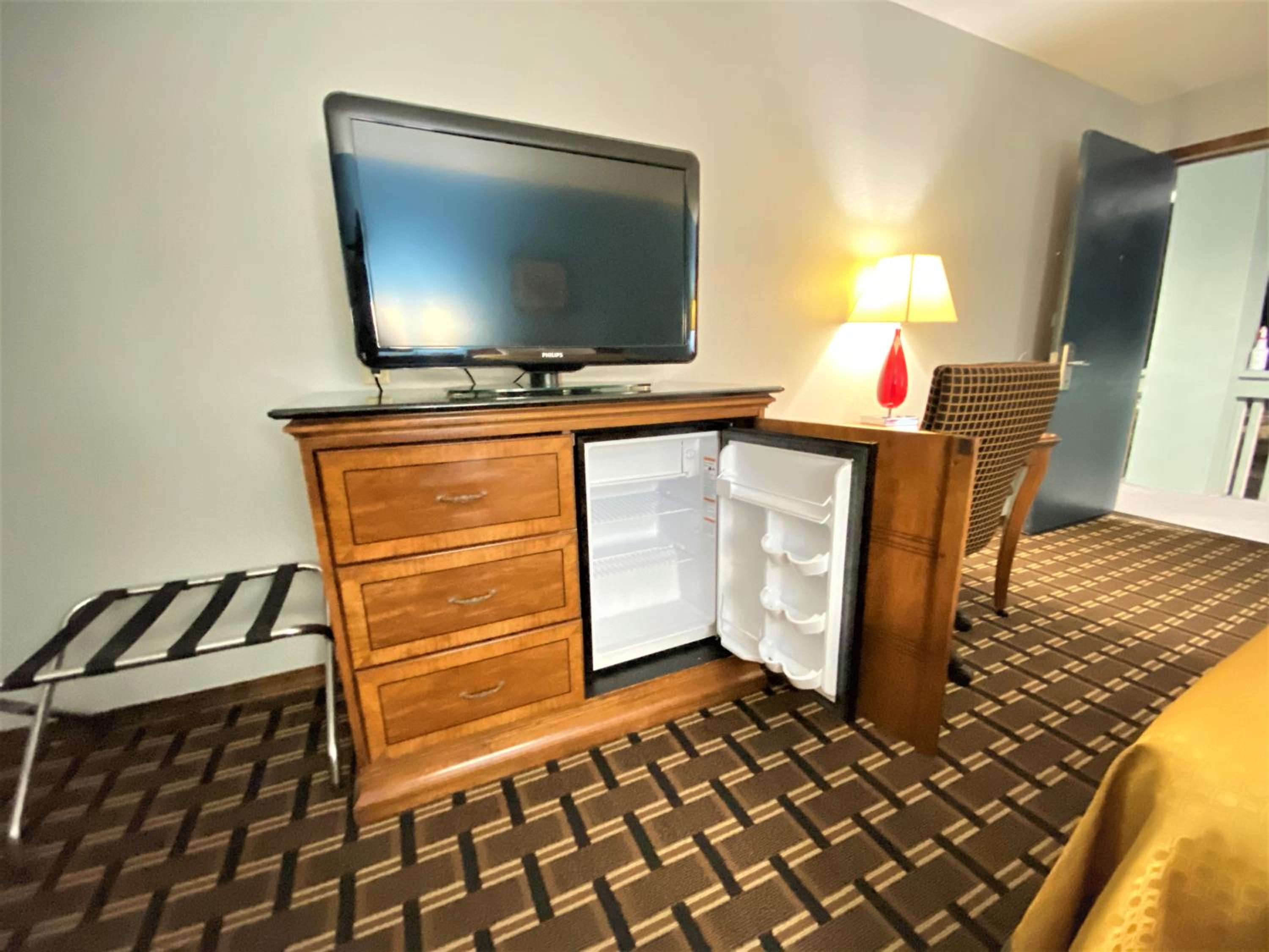 Deluxe Double Room (2 Adults + 1 Child) photo 2