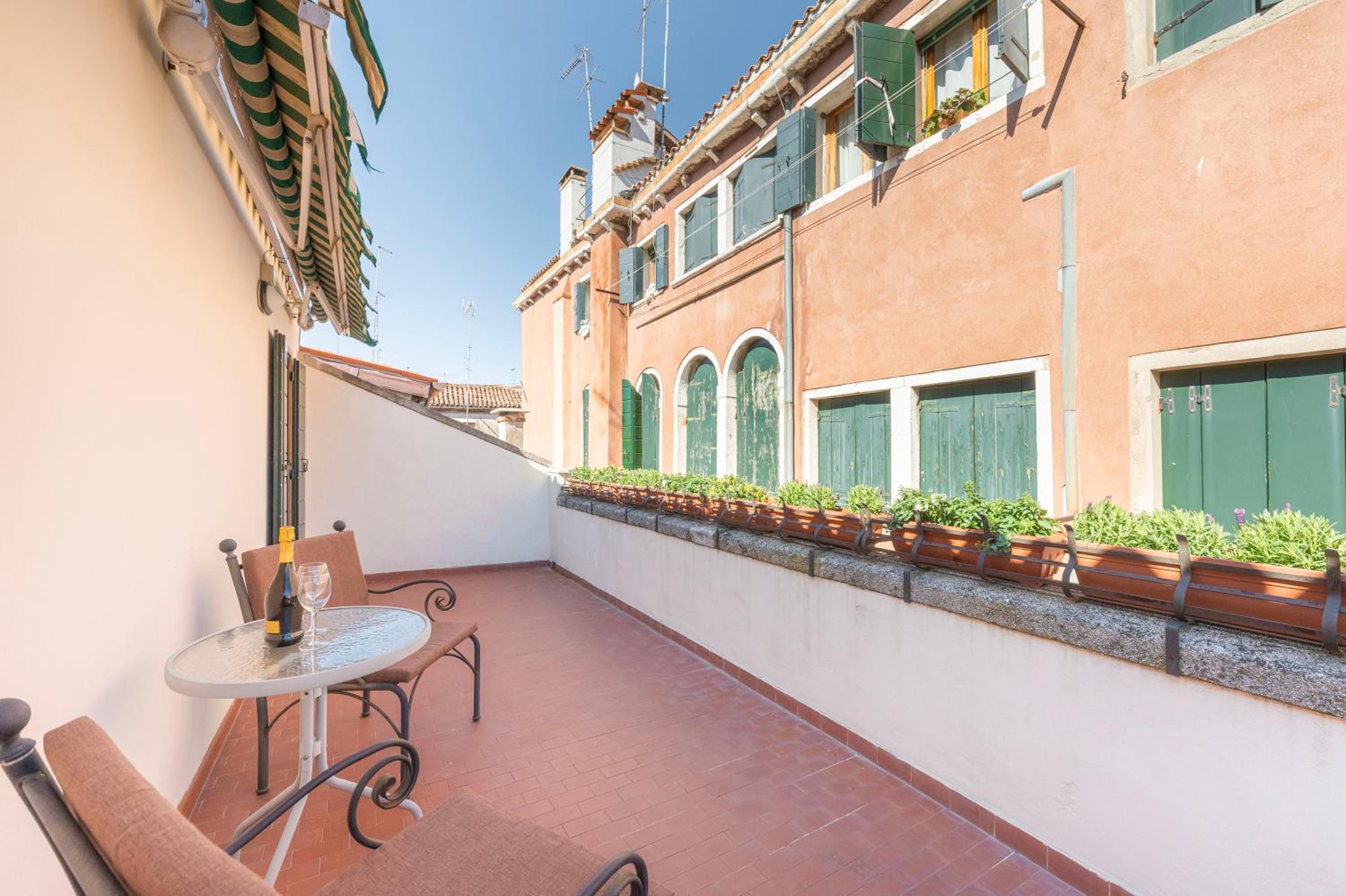 Deluxe Double Room with Private Terrace photo 2