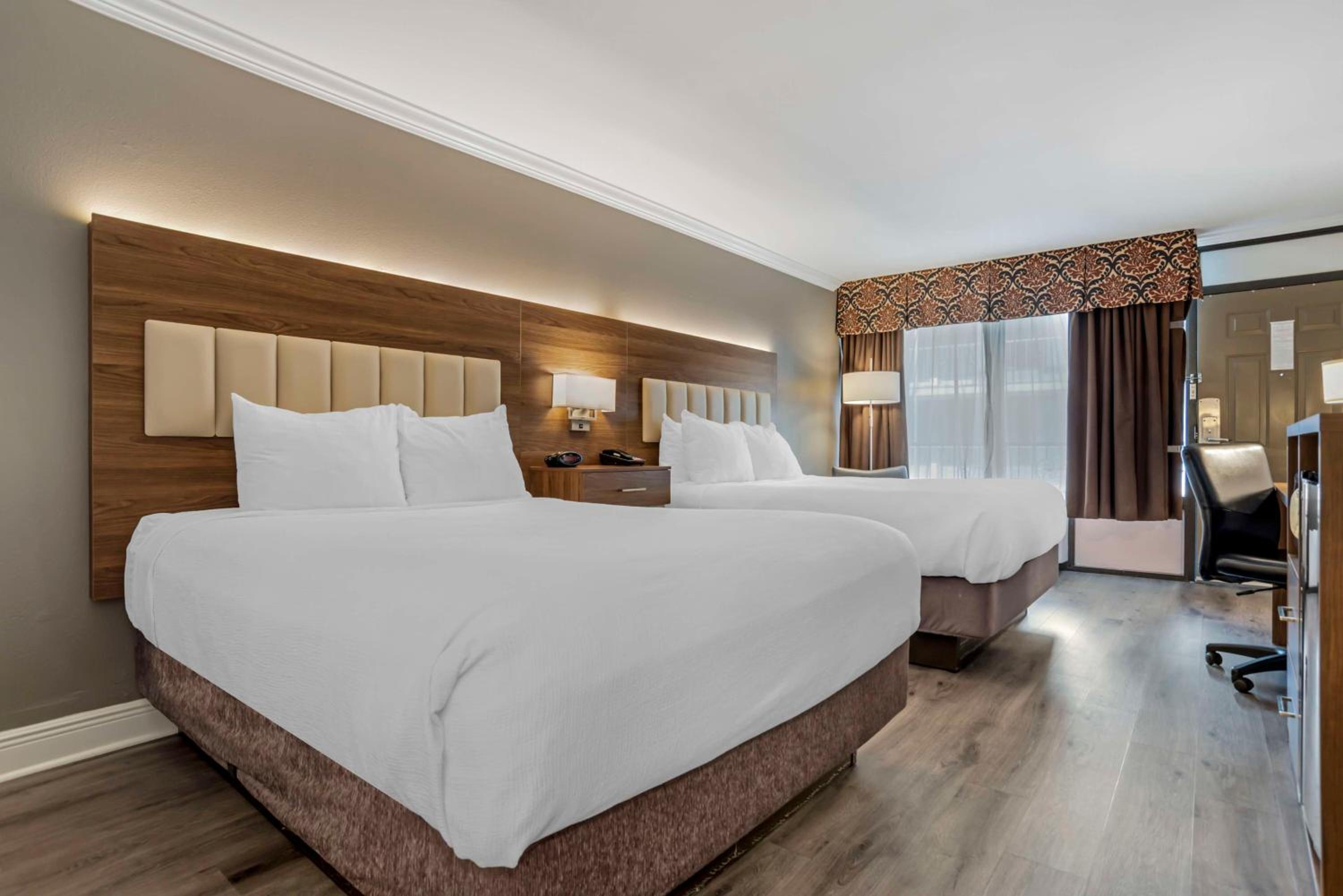 Queen Room with Two Queen Beds - Non-Smoking - Photo 1