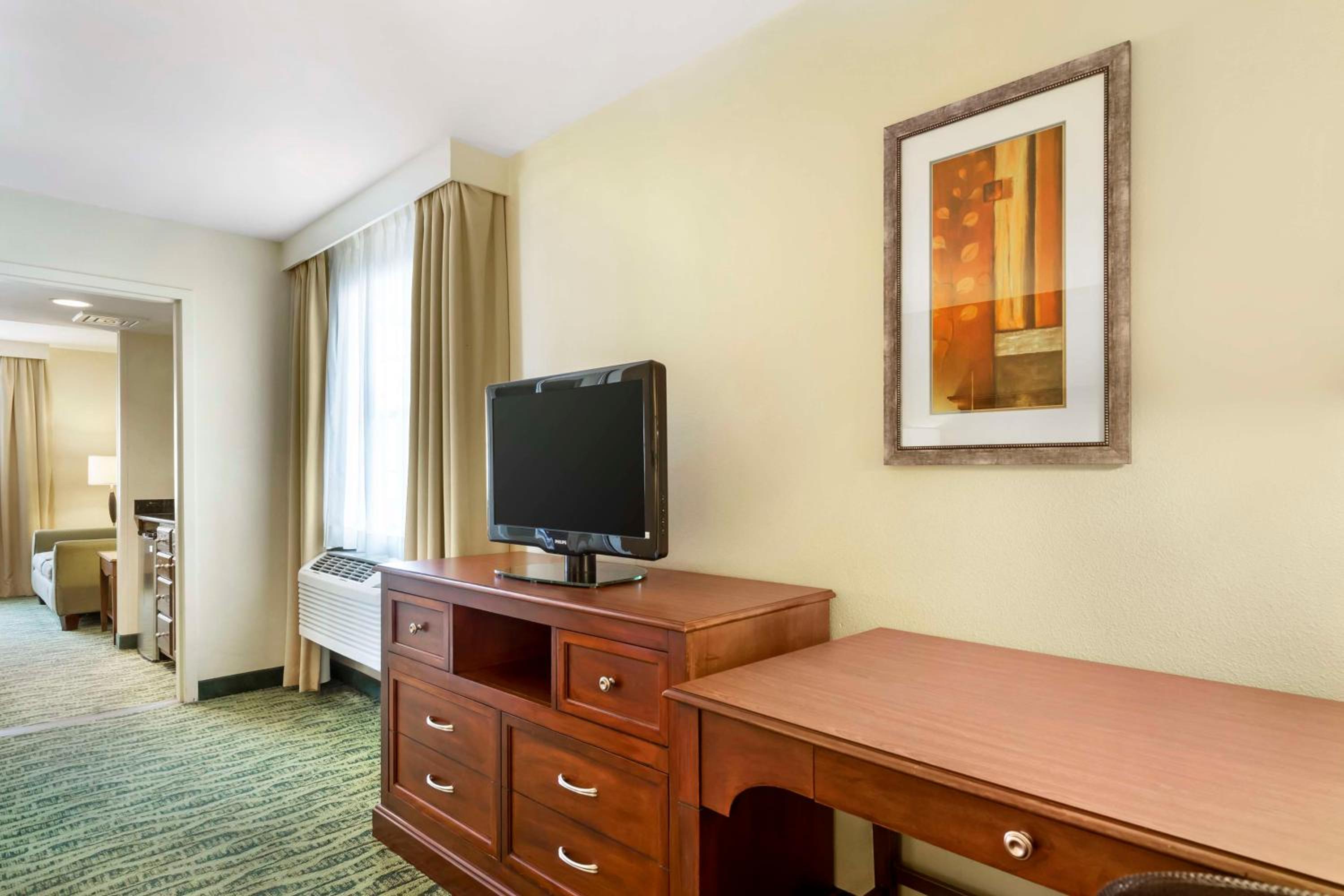 King Suite with Bath Tub, Sofa Bed and Kitchenette - Disability Access/Non-Smoking photo 1