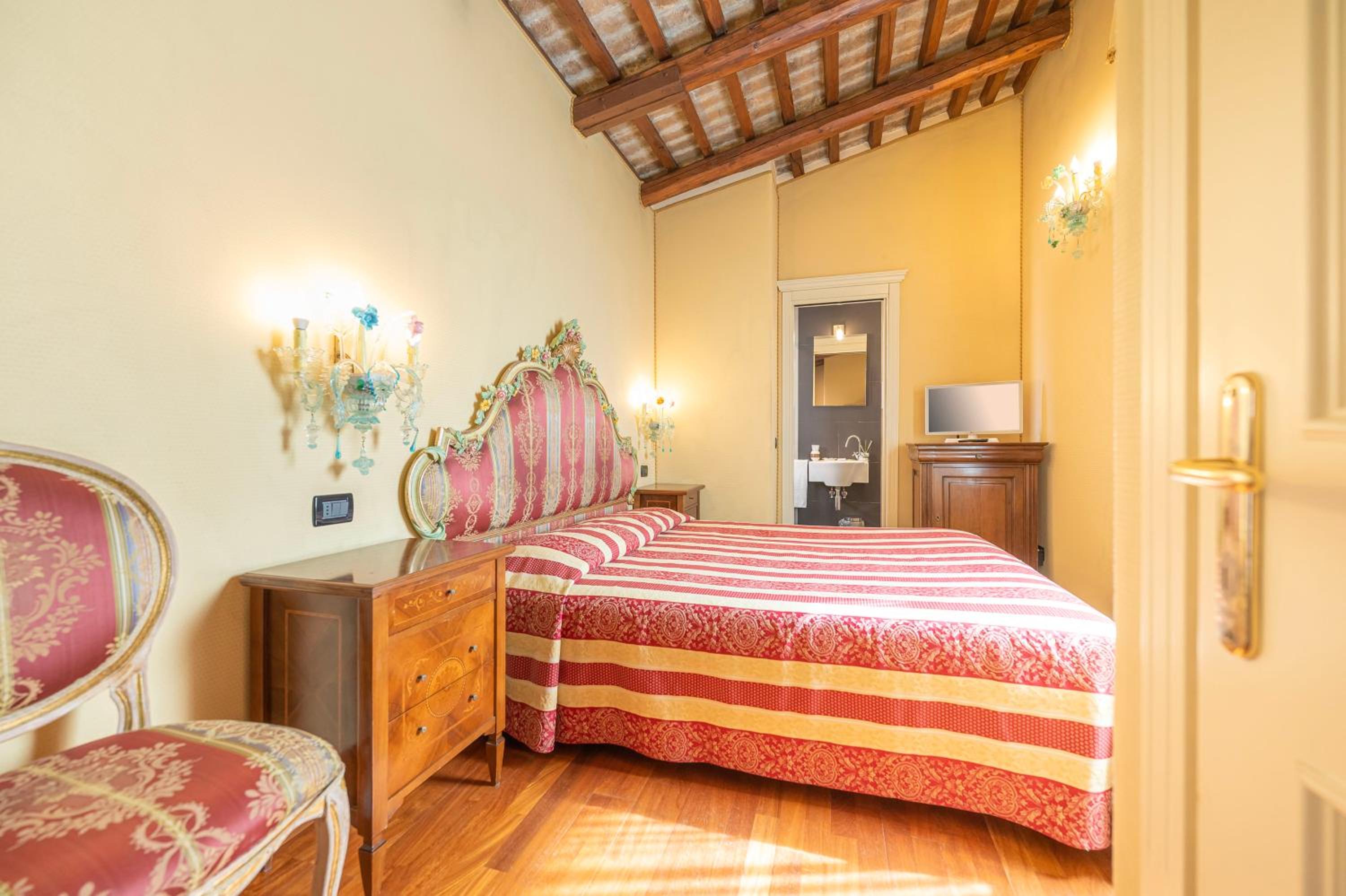 Deluxe Double Room with Private Terrace photo 3