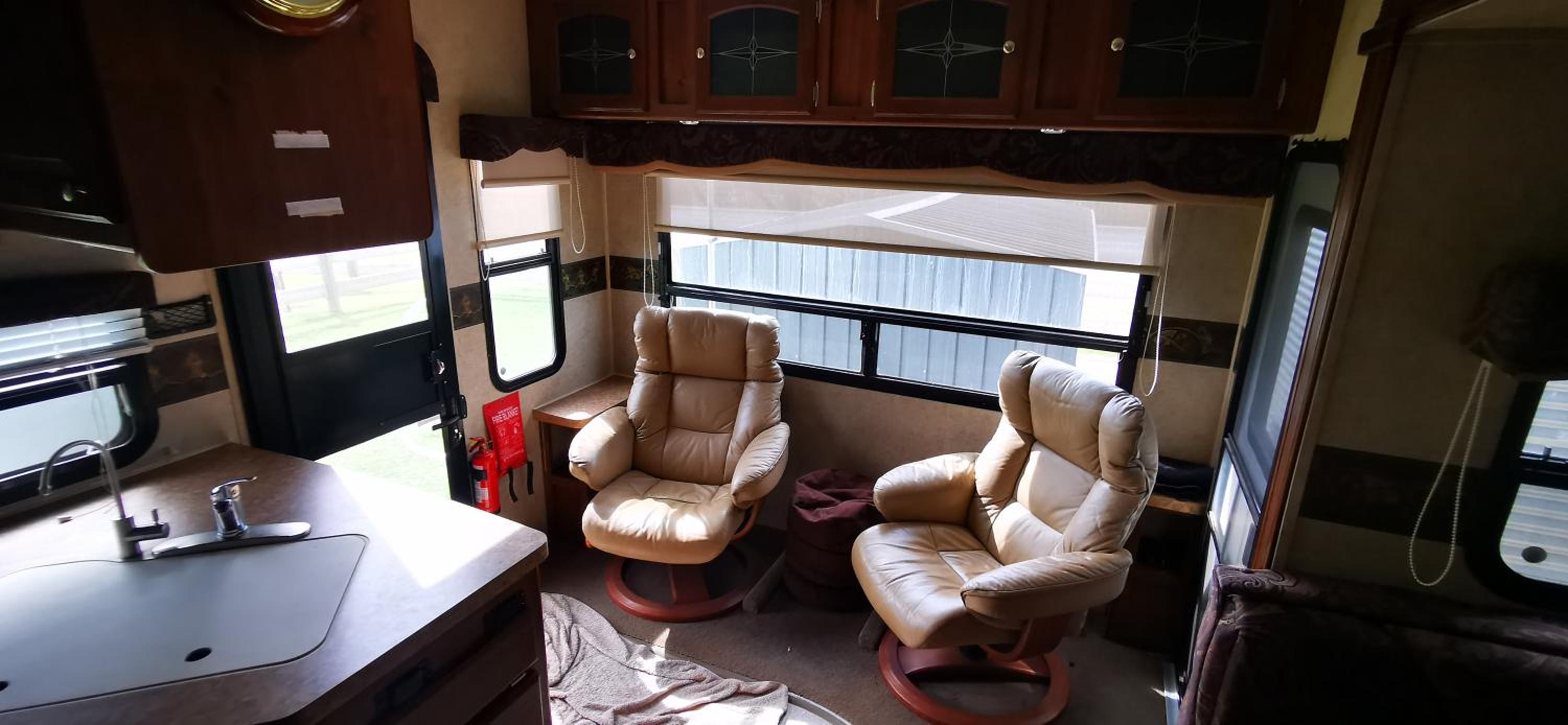 Mobile Home - Photo 12