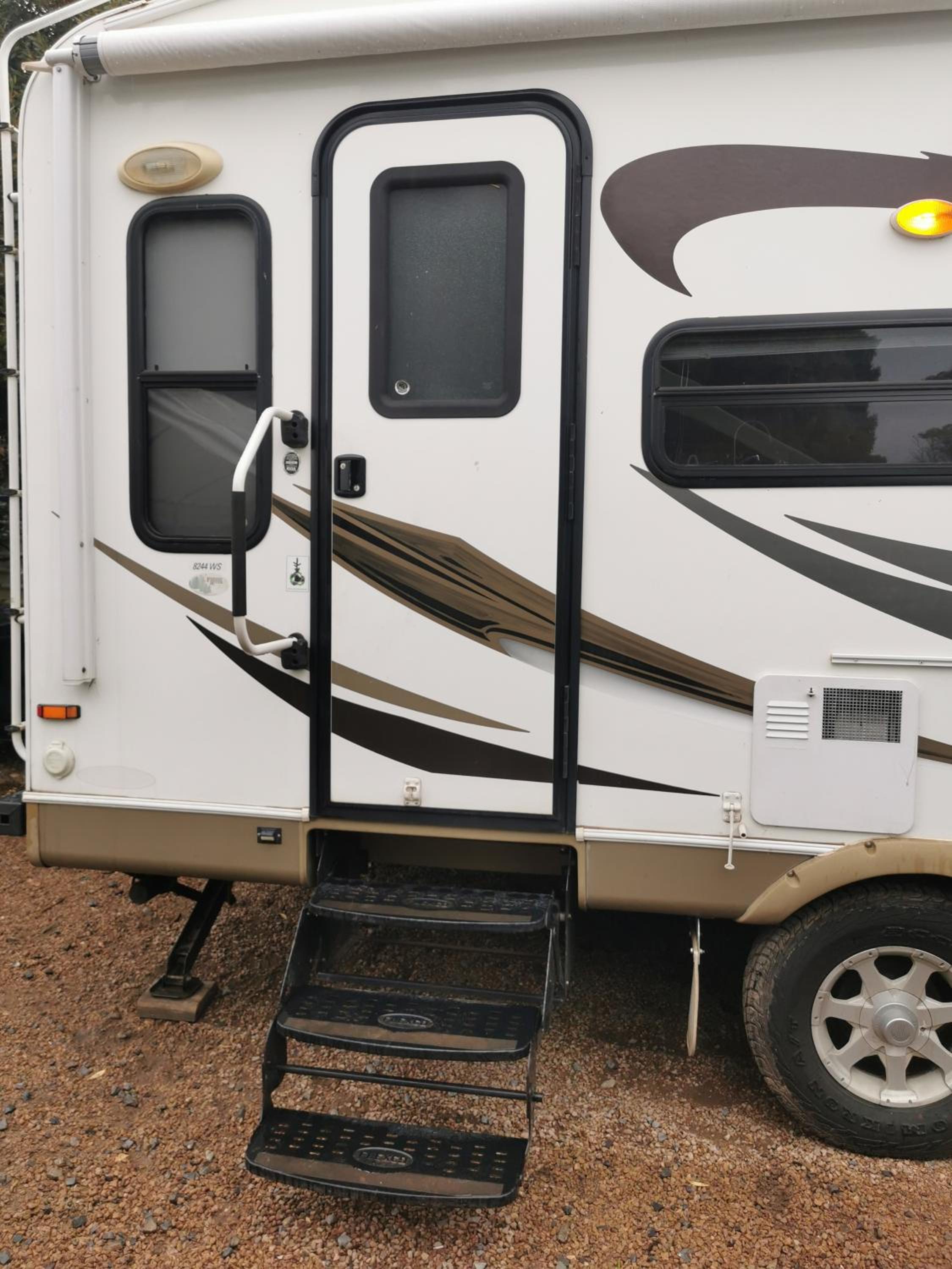 Mobile Home - Photo 2
