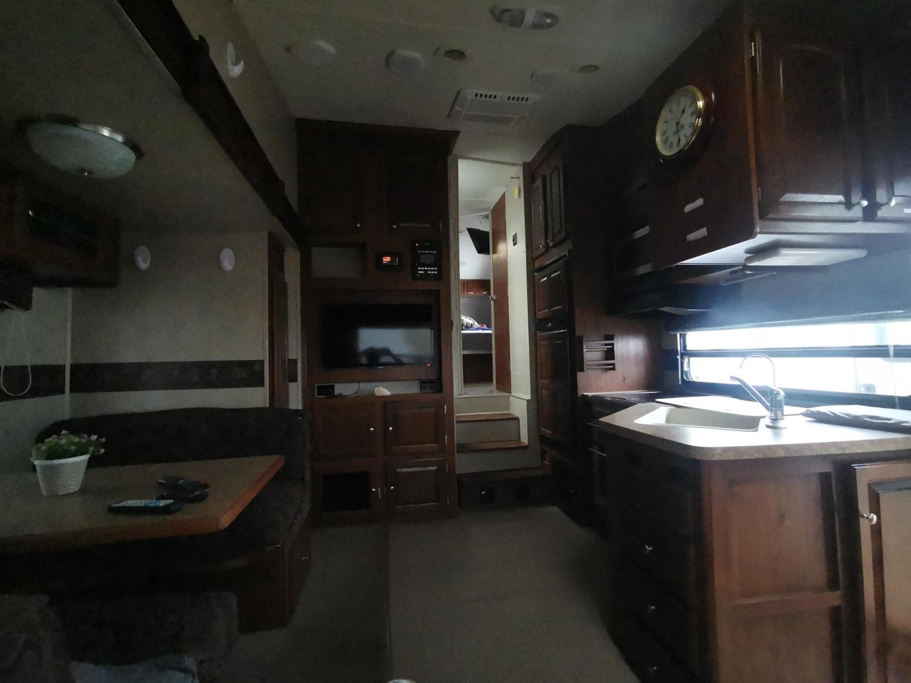 Mobile Home - Photo 3