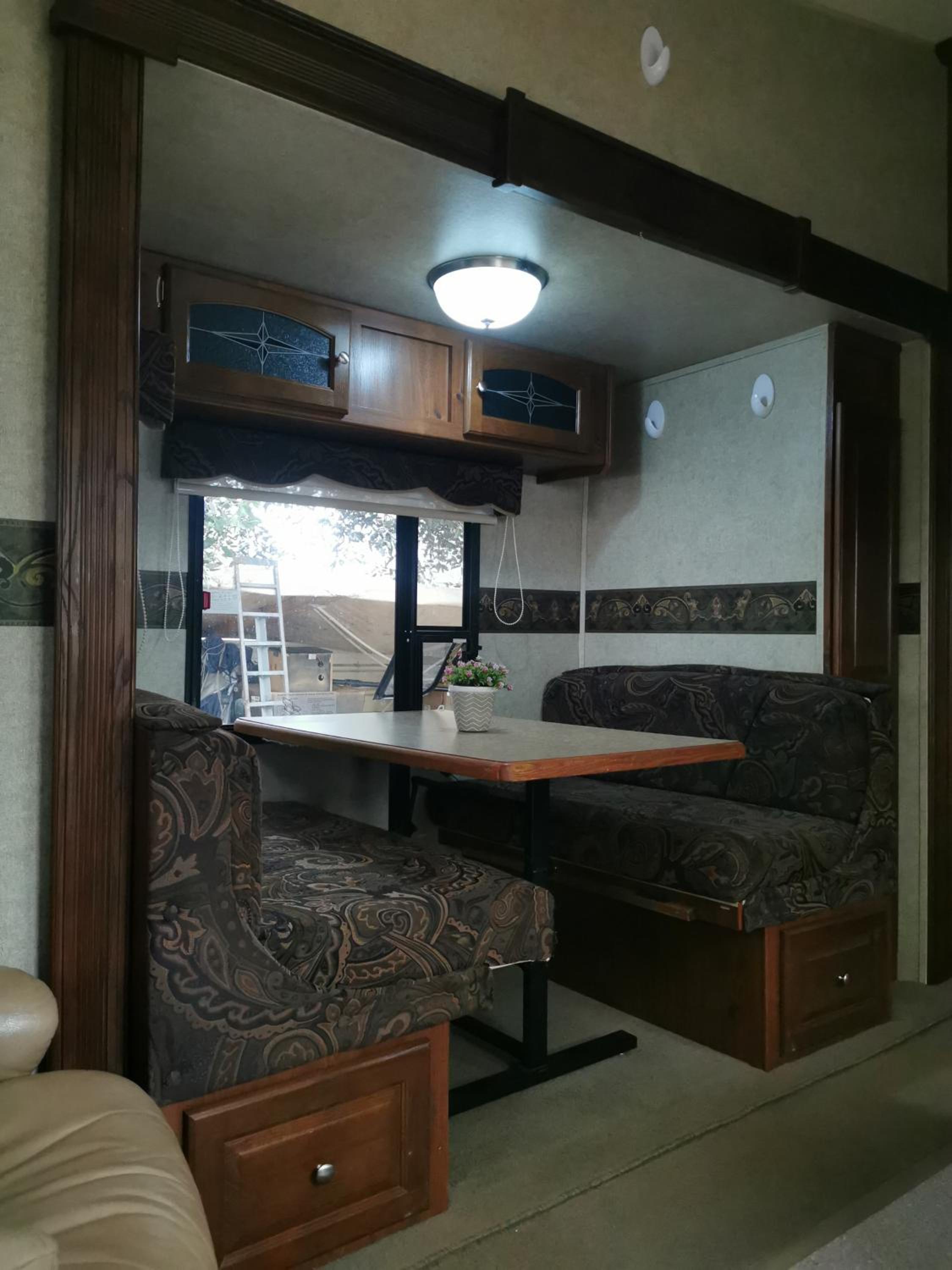 Mobile Home - Photo 4