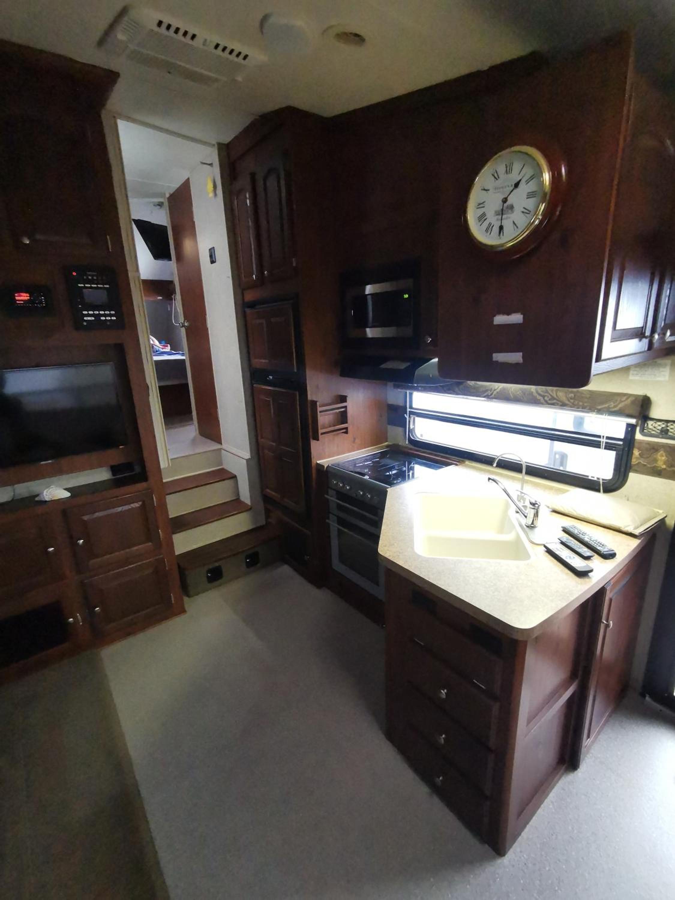 Mobile Home - Photo 5