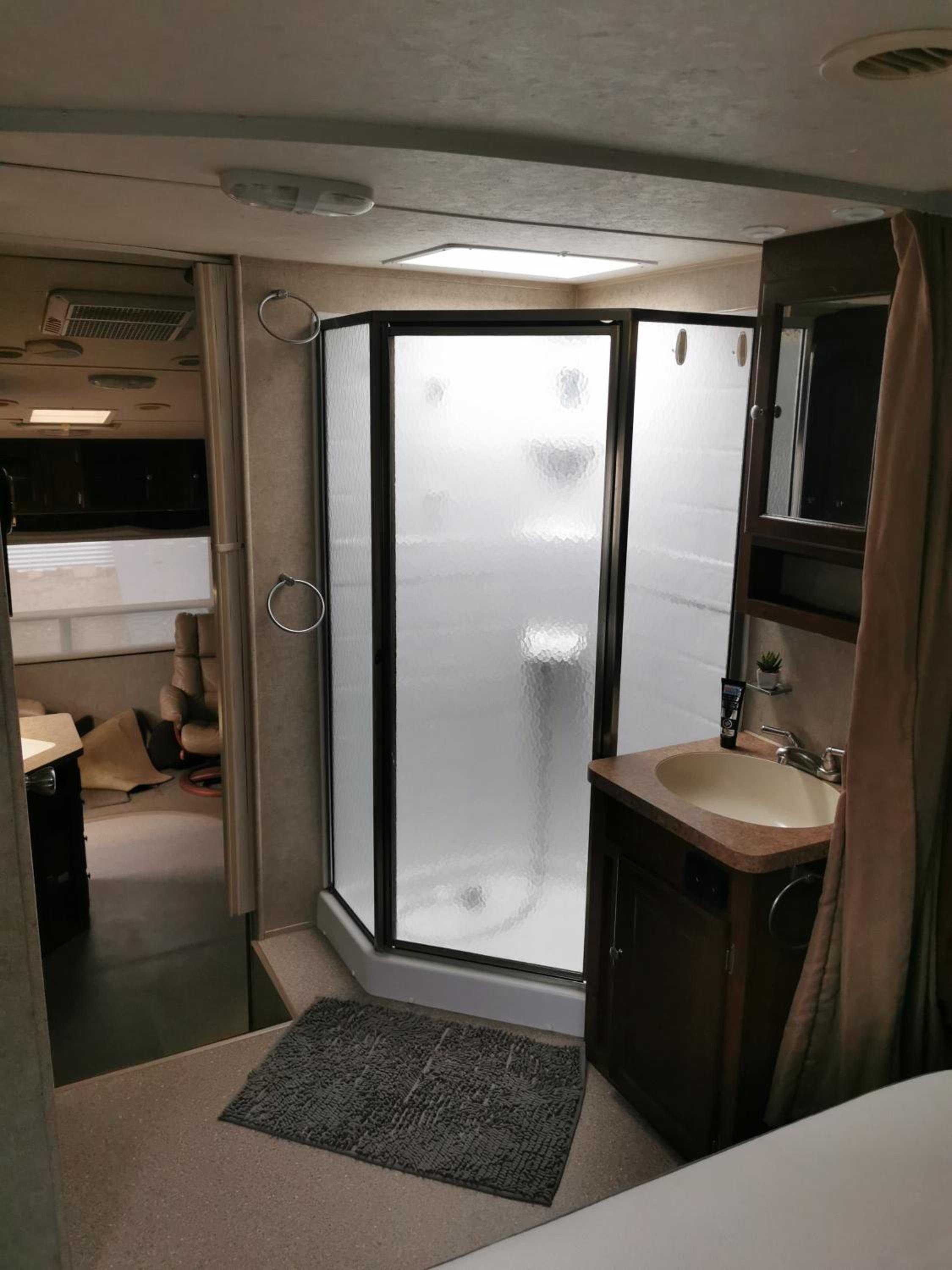 Mobile Home - Photo 6