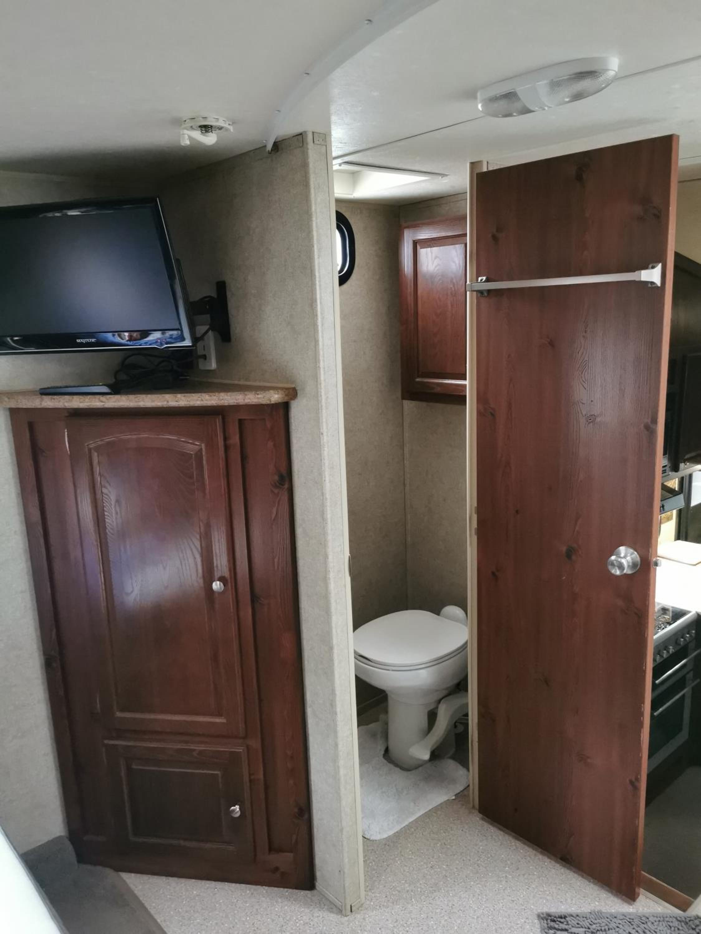 Mobile Home - Photo 7