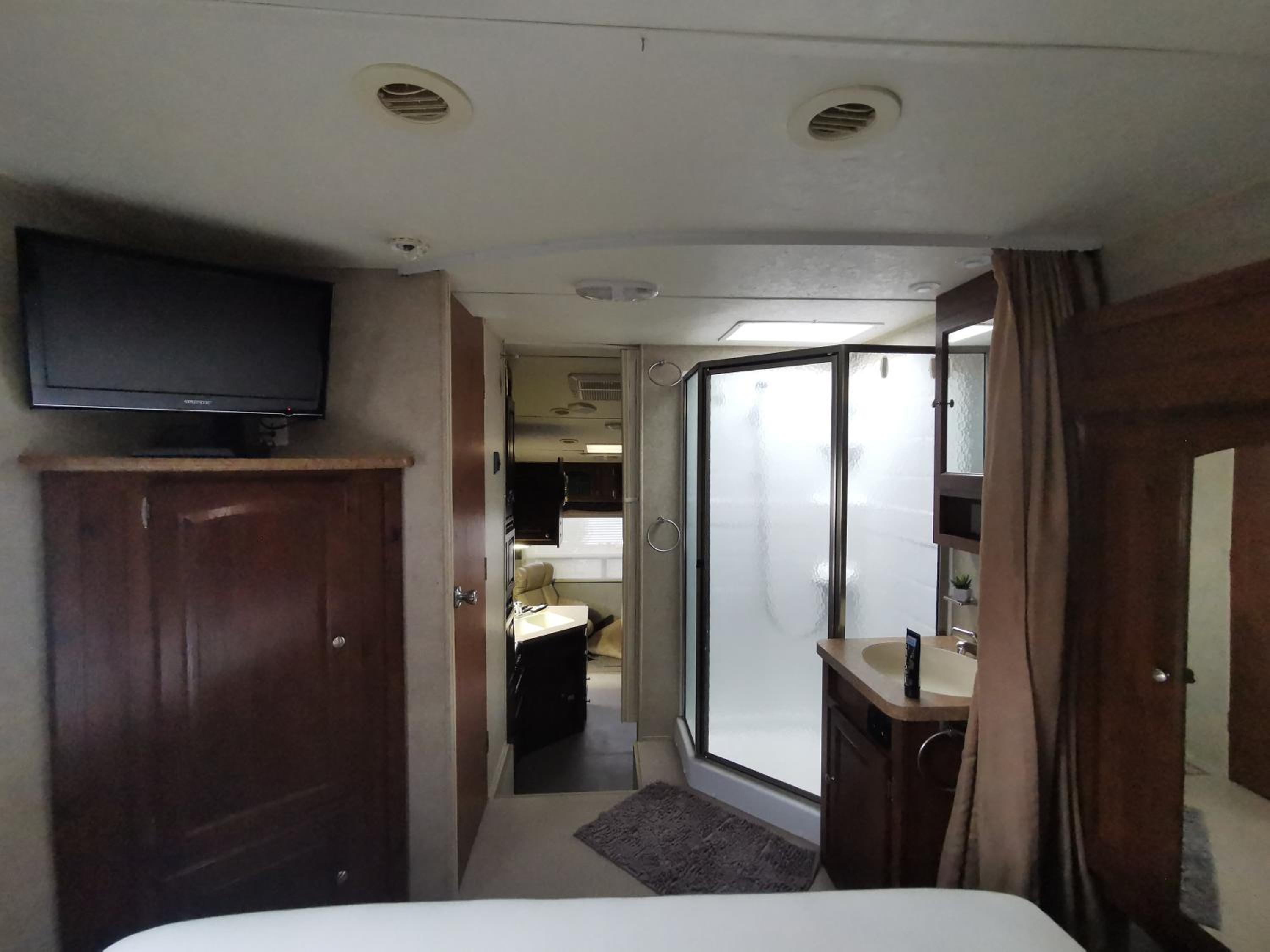 Mobile Home - Photo 11