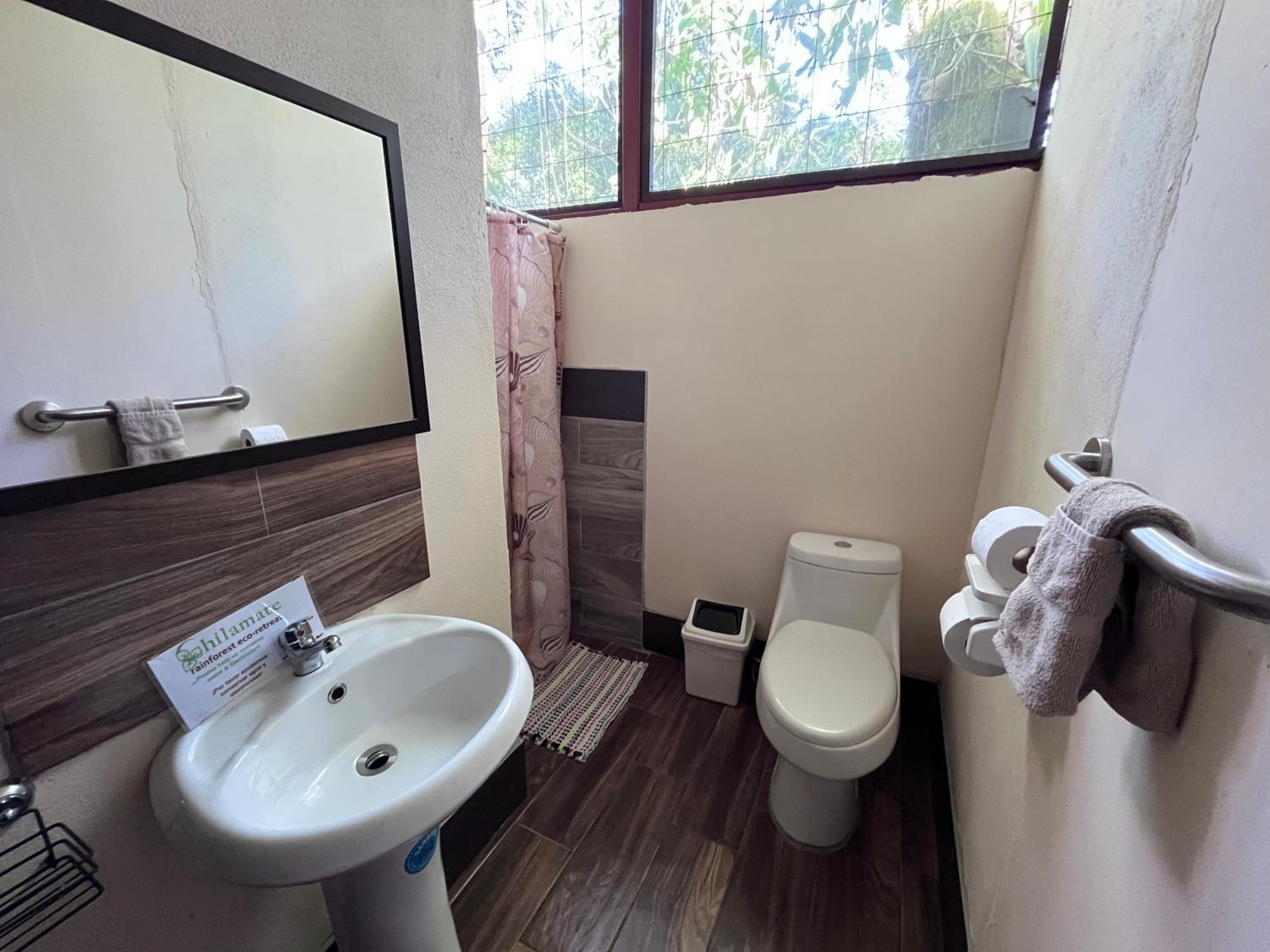 Quadruple Room with Private Bathroom photo 3