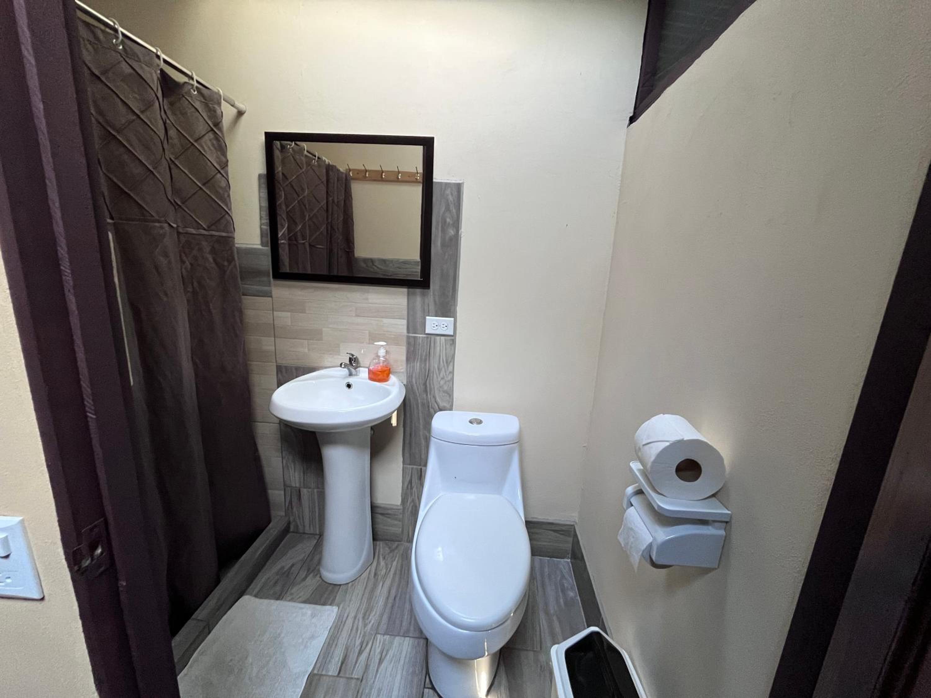 Single Room with Private Bathroom photo 2