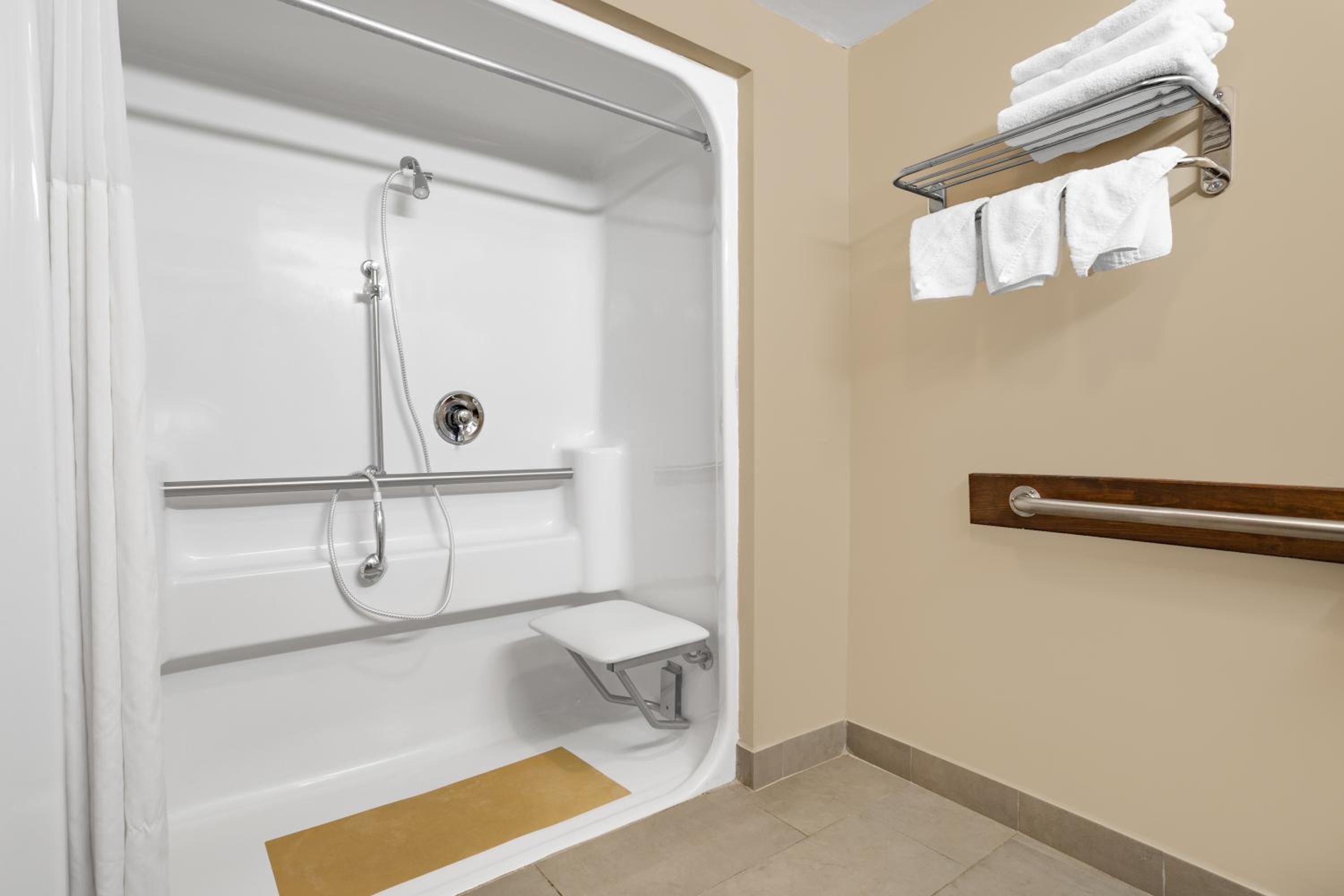 King Room - Disability Access - Non-Smoking - Photo 2