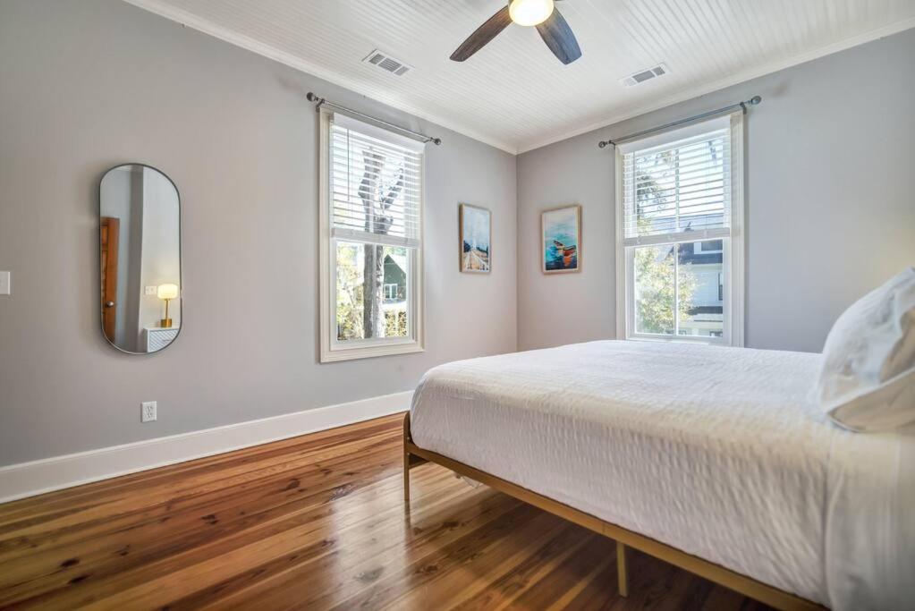 Five-Bedroom House photo 1