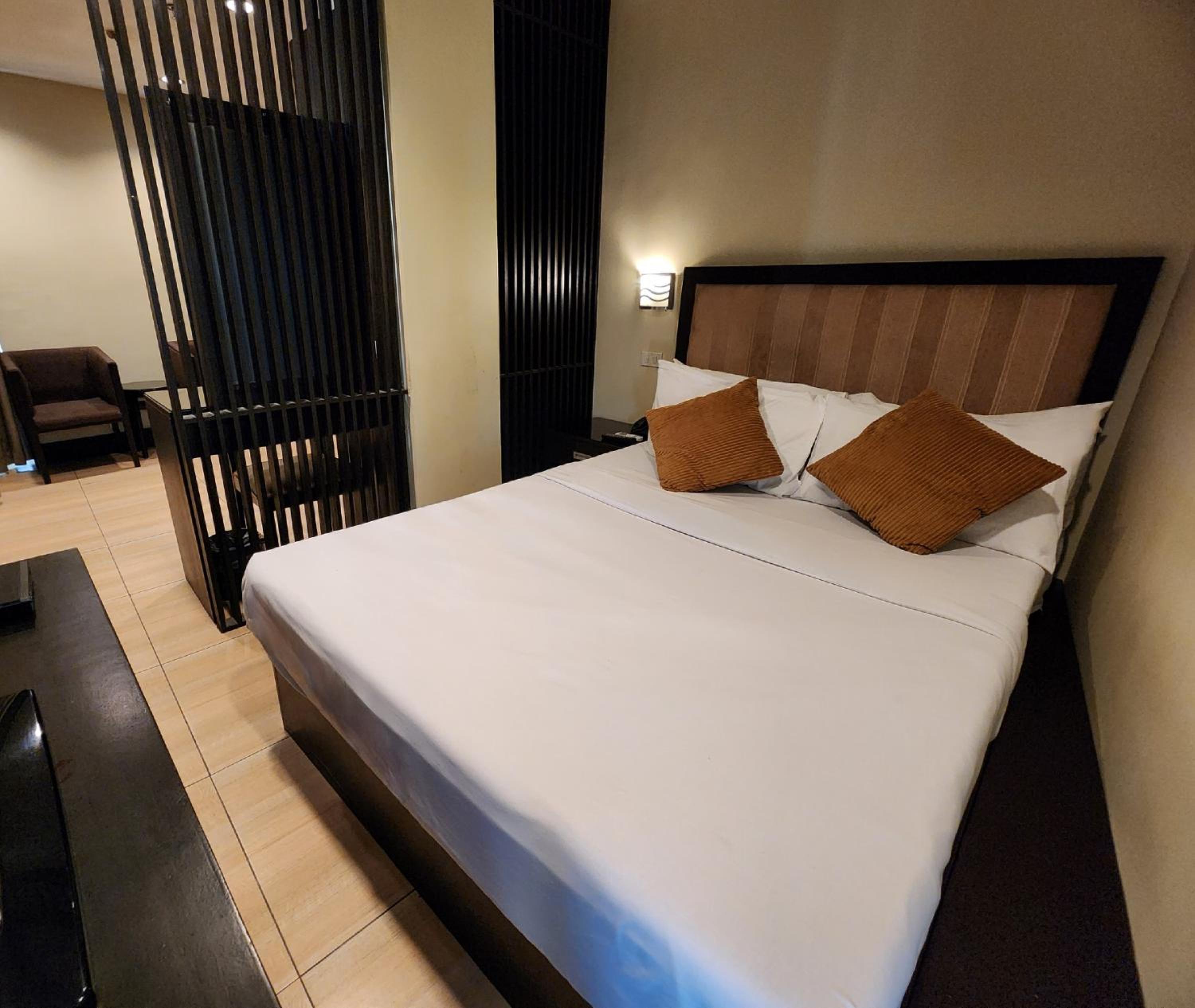 Deluxe Room - Photo 3