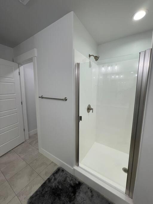 Three-Bedroom House photo 3