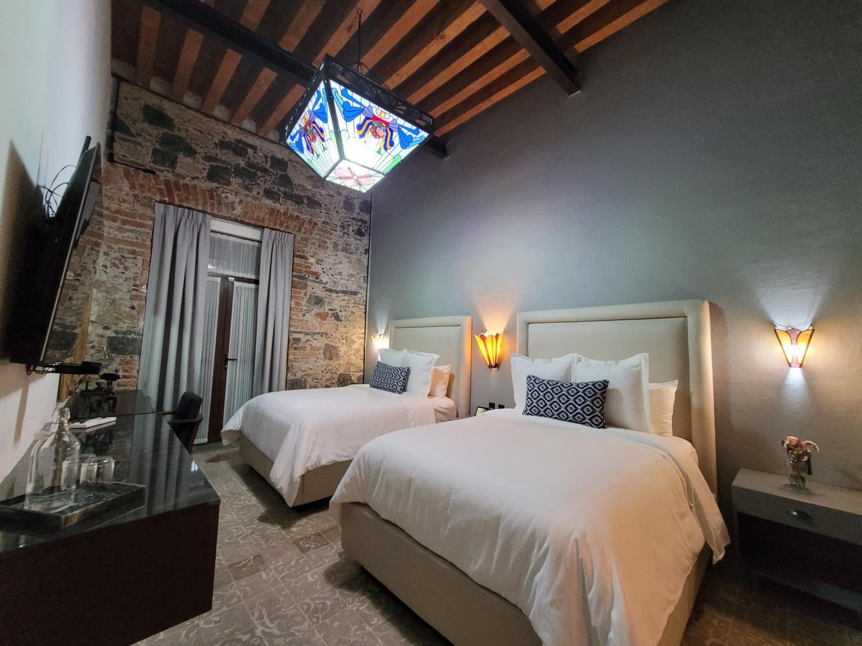 Superior Suite - Photo 7