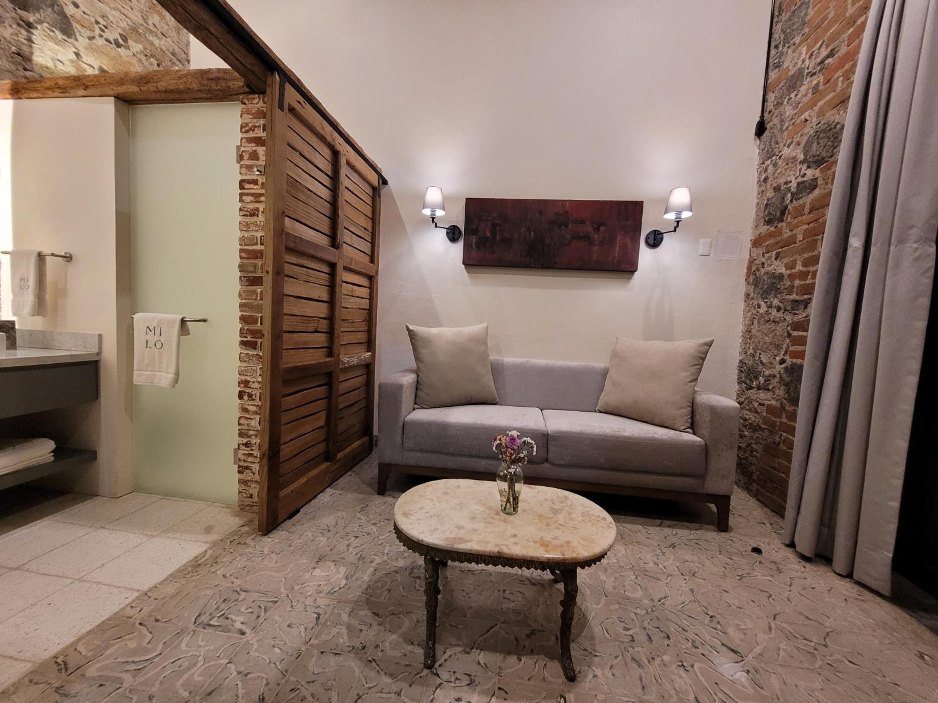Superior Suite - Photo 3