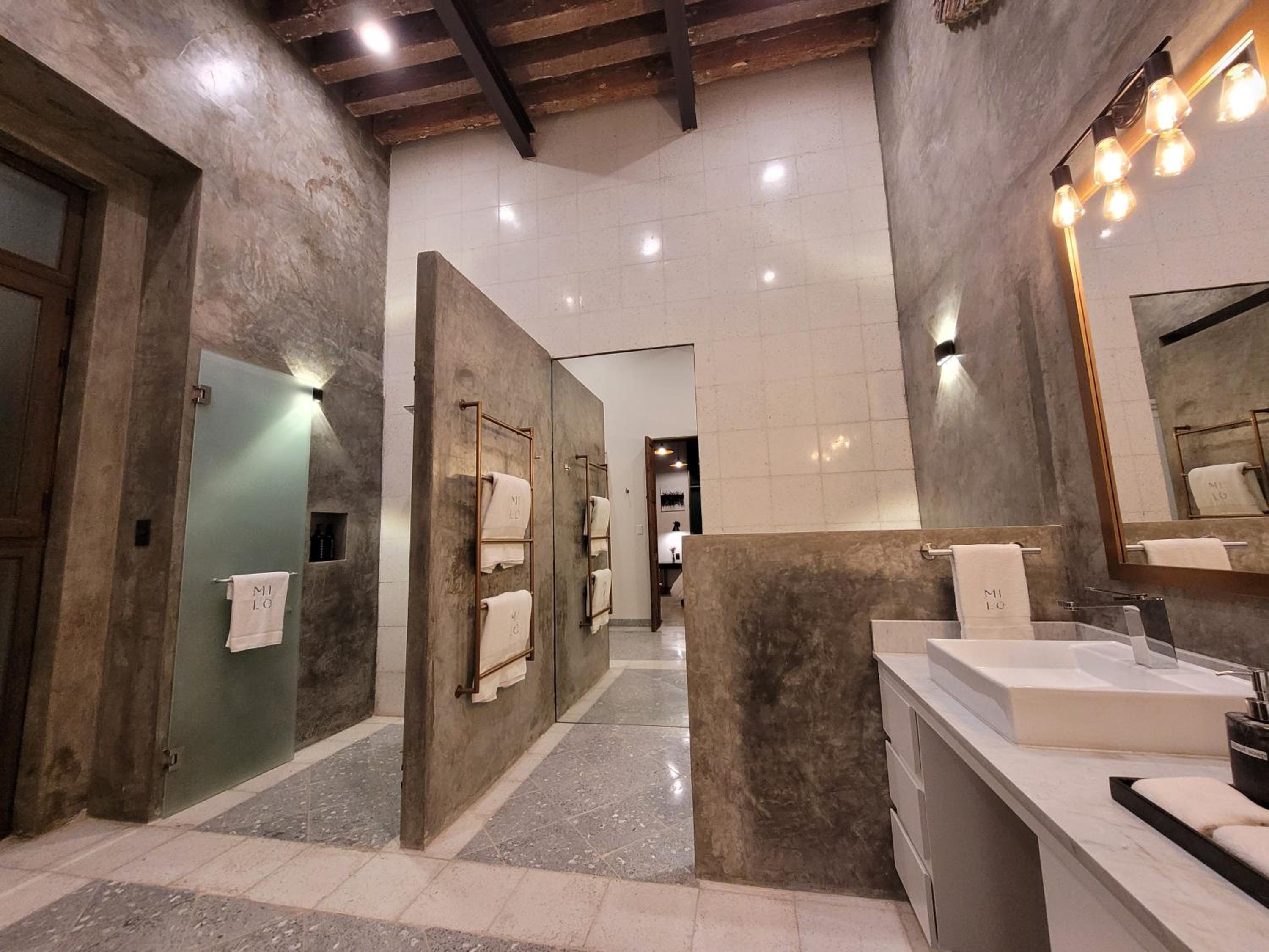 Queen Suite - Photo 3