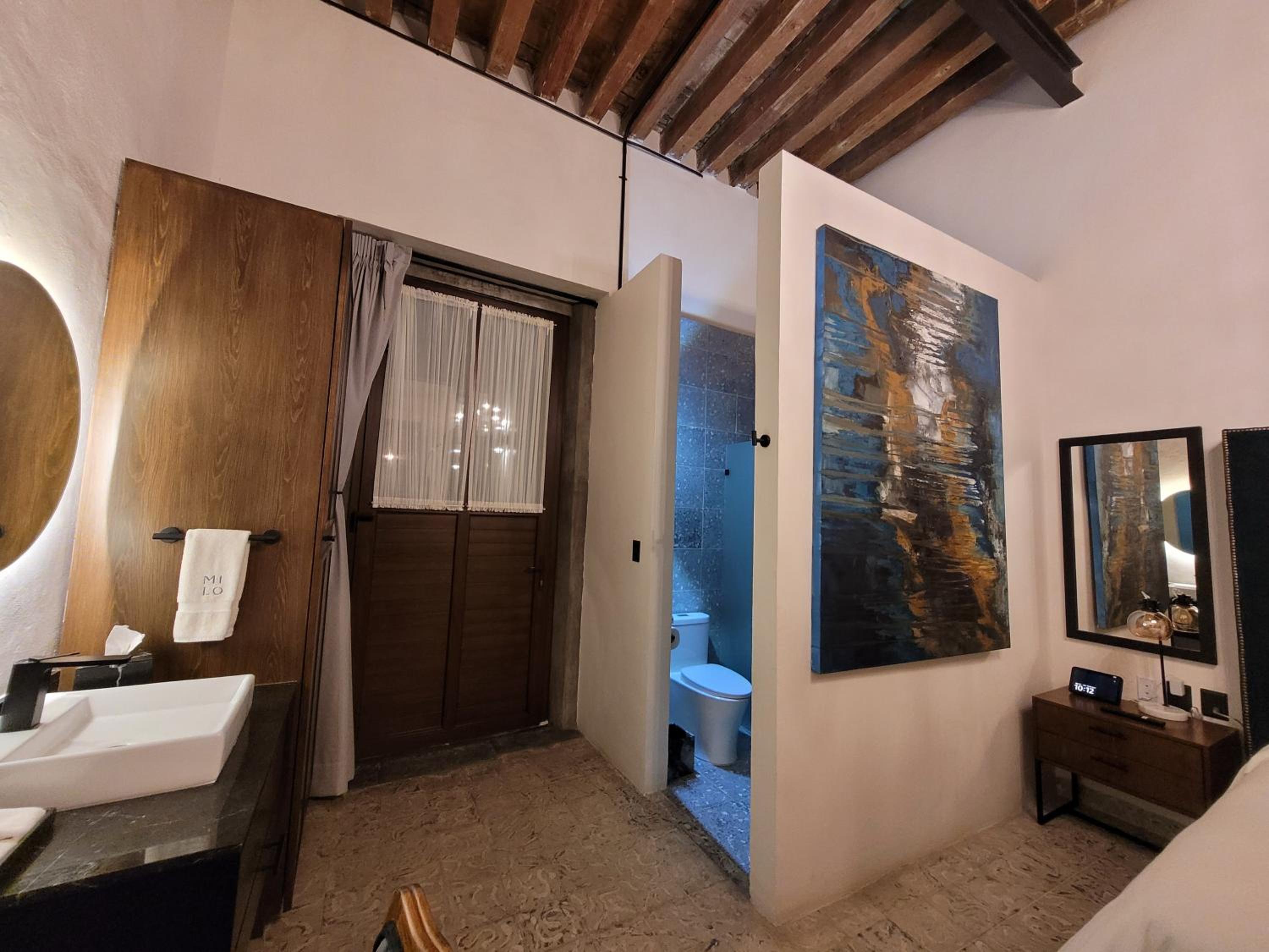 Deluxe Suite photo 2