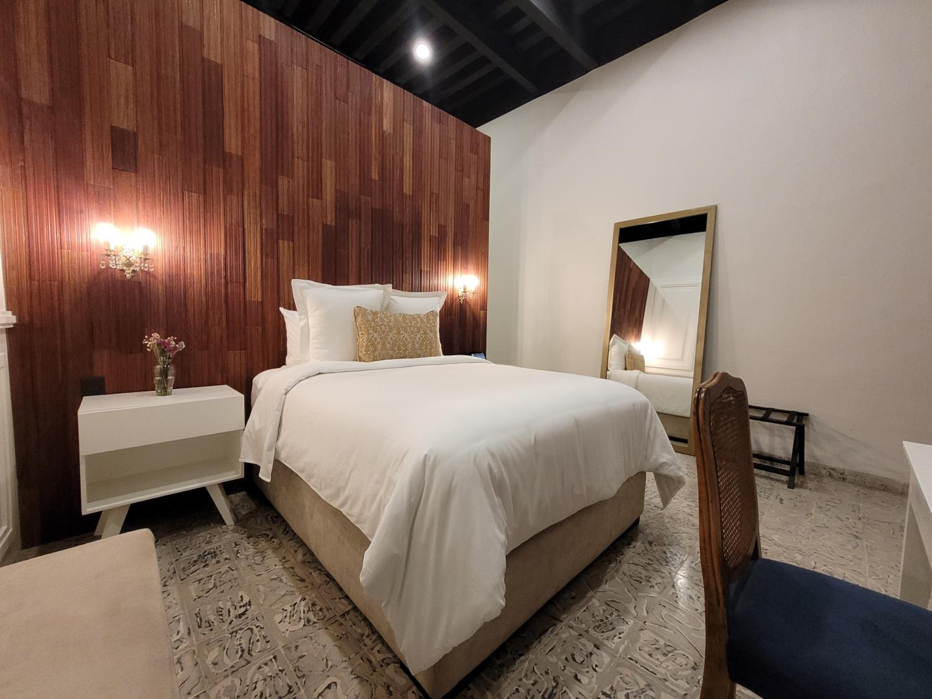 Deluxe Suite - Photo 1