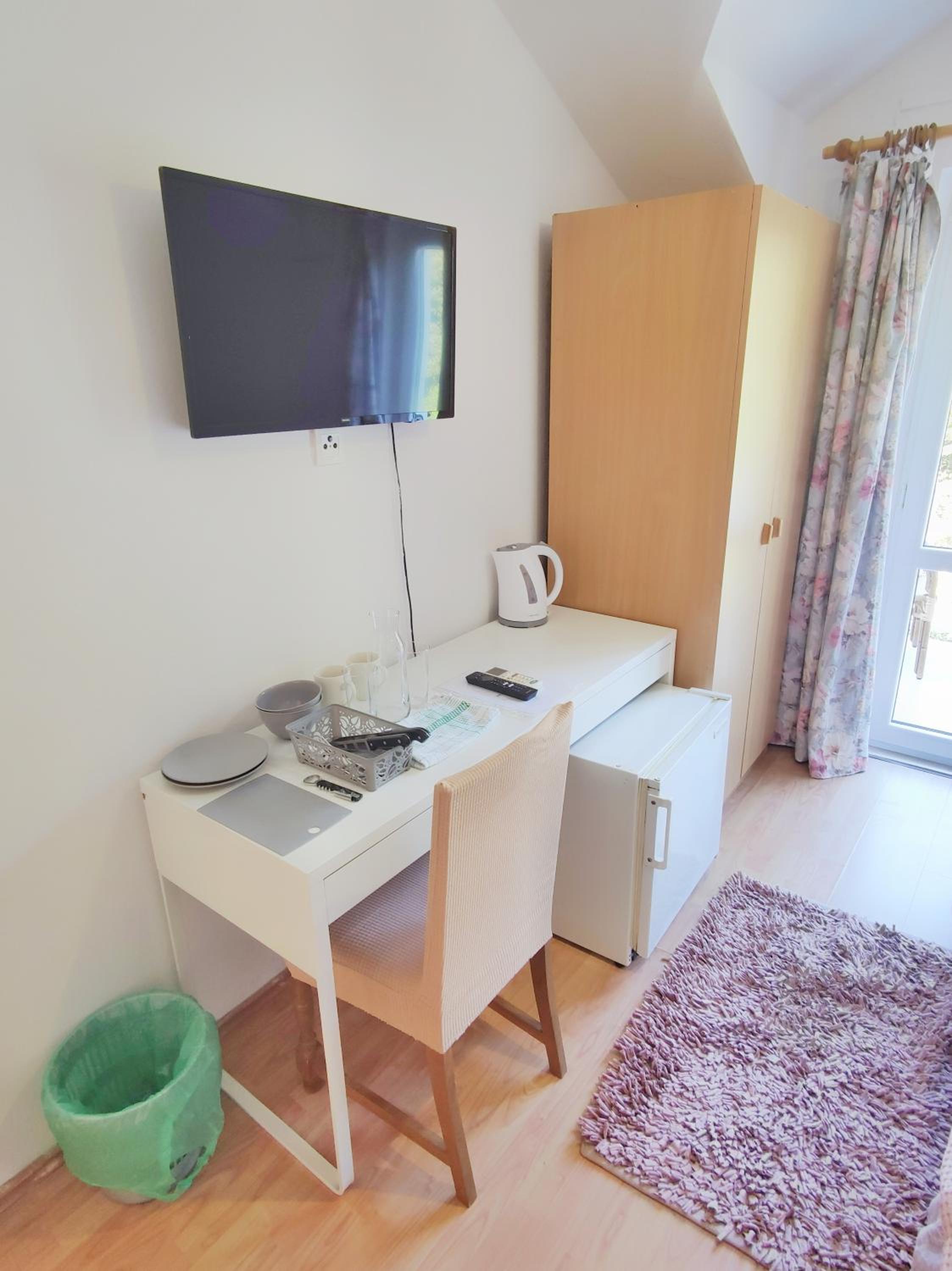 Double Room with Balcony - Photo 4