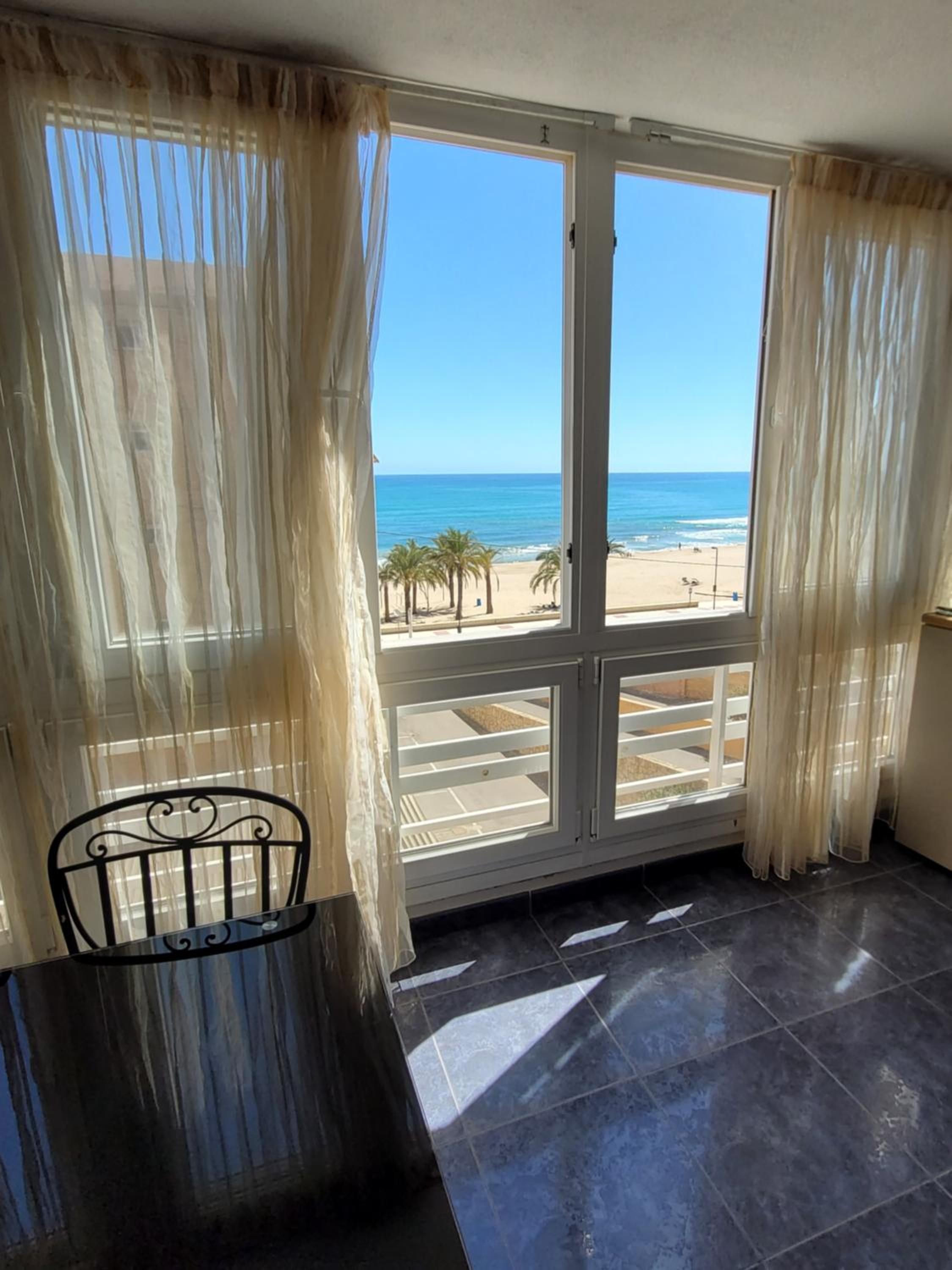 Apartment with Sea View - Photo 8