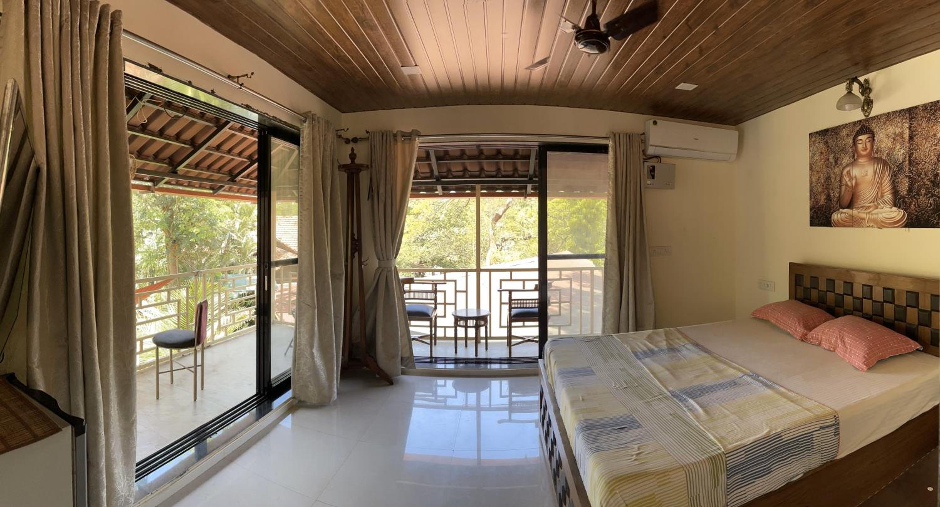 Queen Room with Balcony photo 1